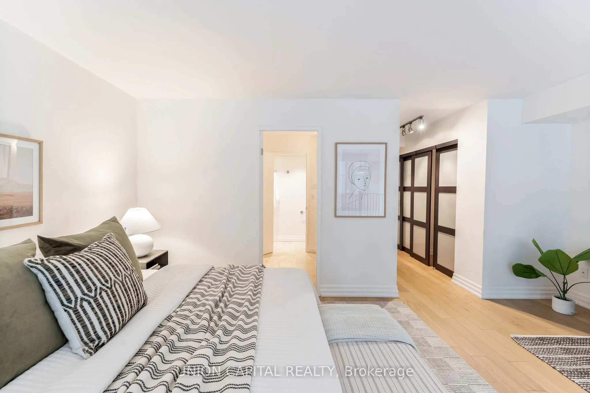 25 Maitland Street, #206