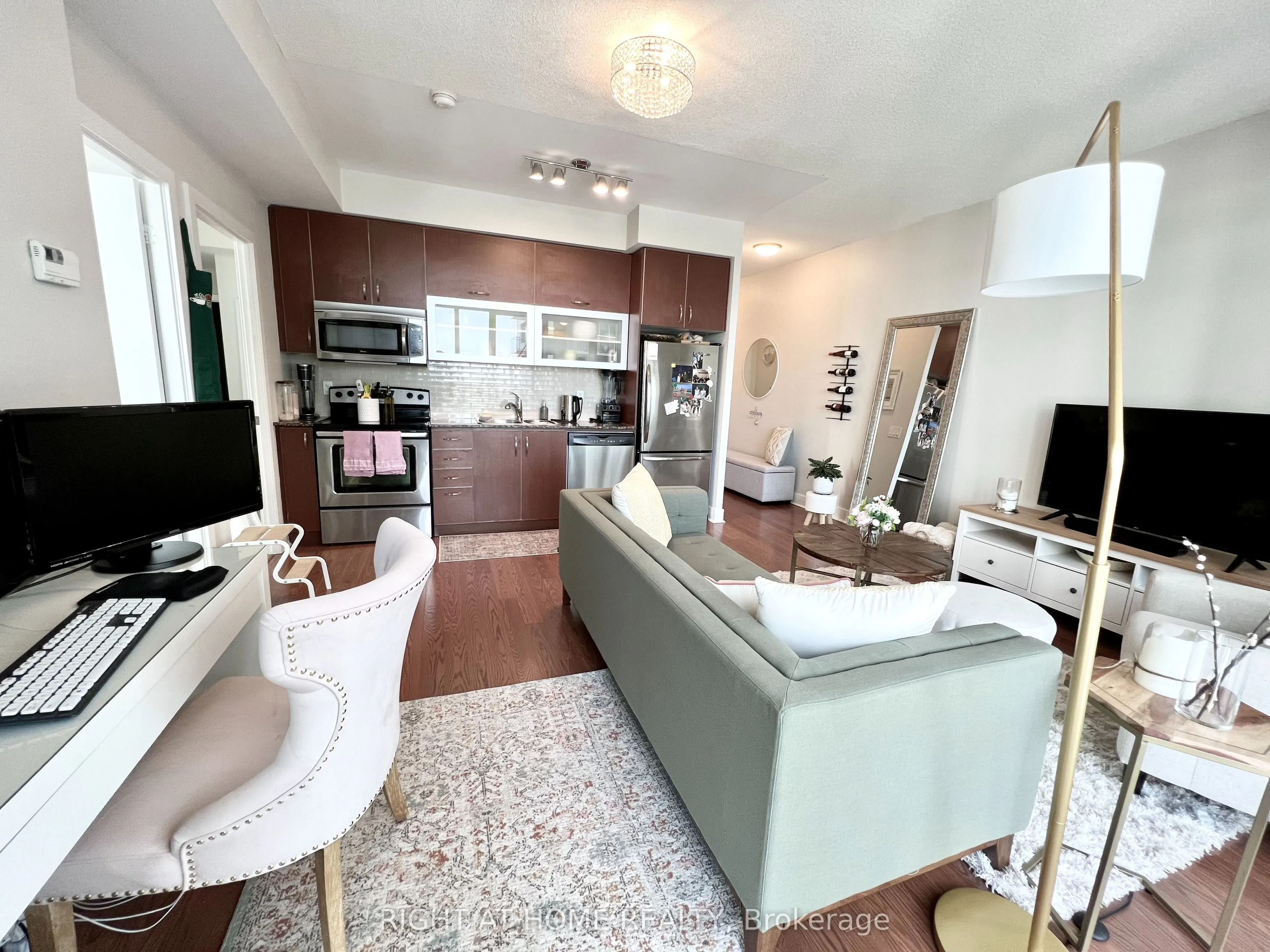 90 Stadium Road, #606