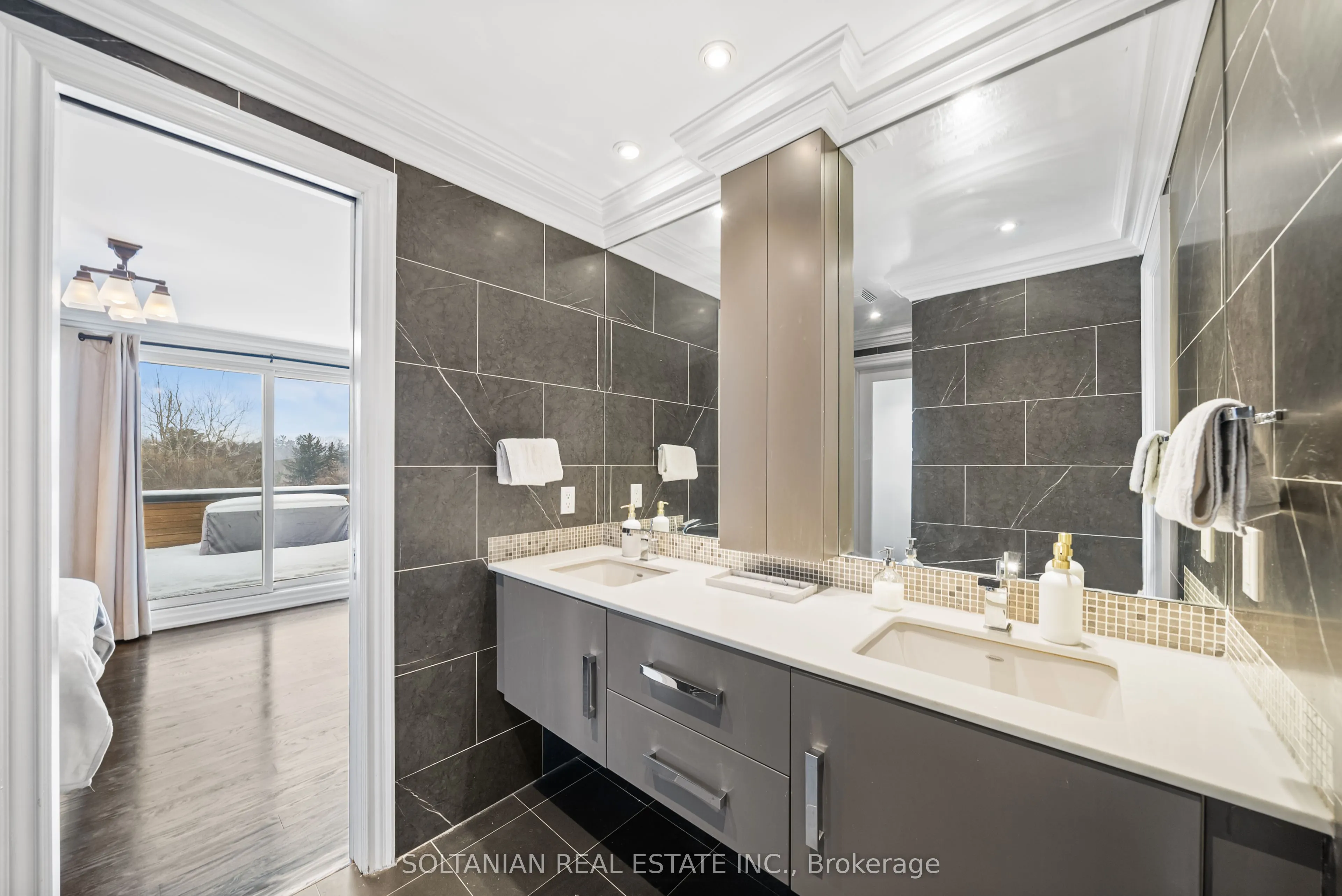 6 Penwood Crescent