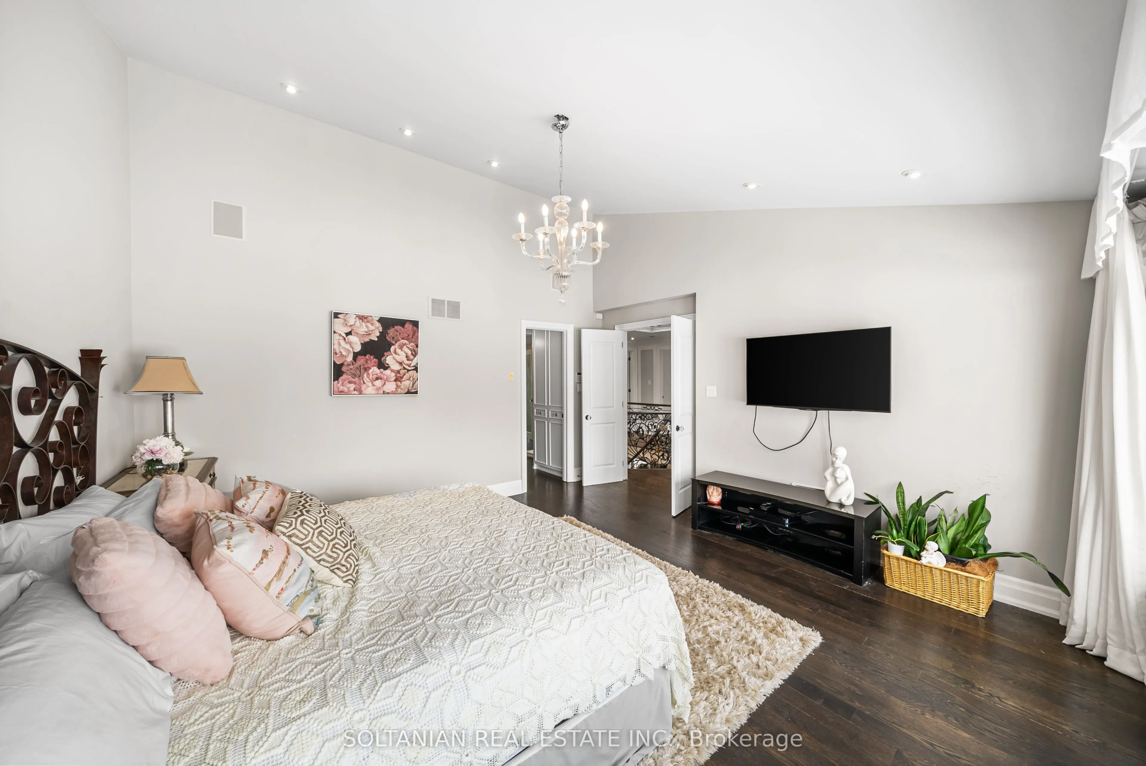 6 Penwood Crescent