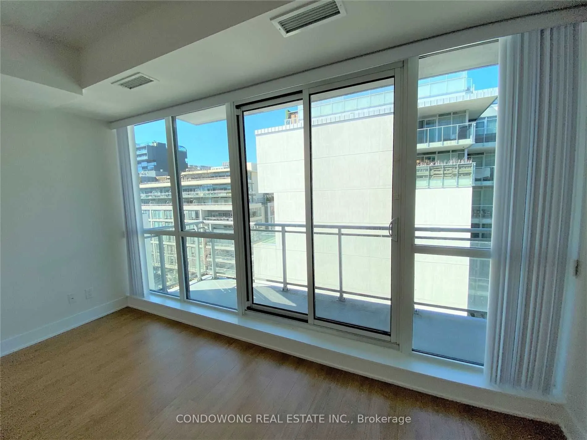 508 Wellington Street W, #804
