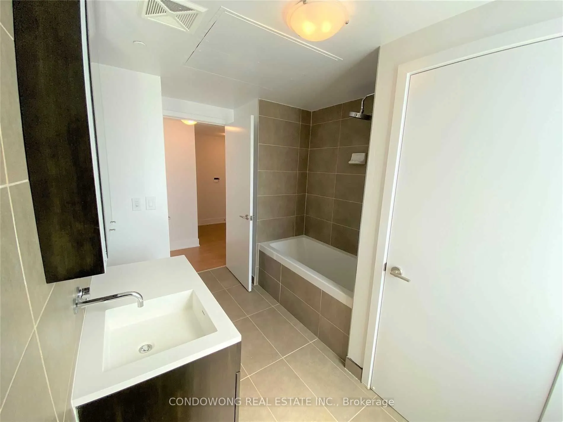 508 Wellington Street W, #804