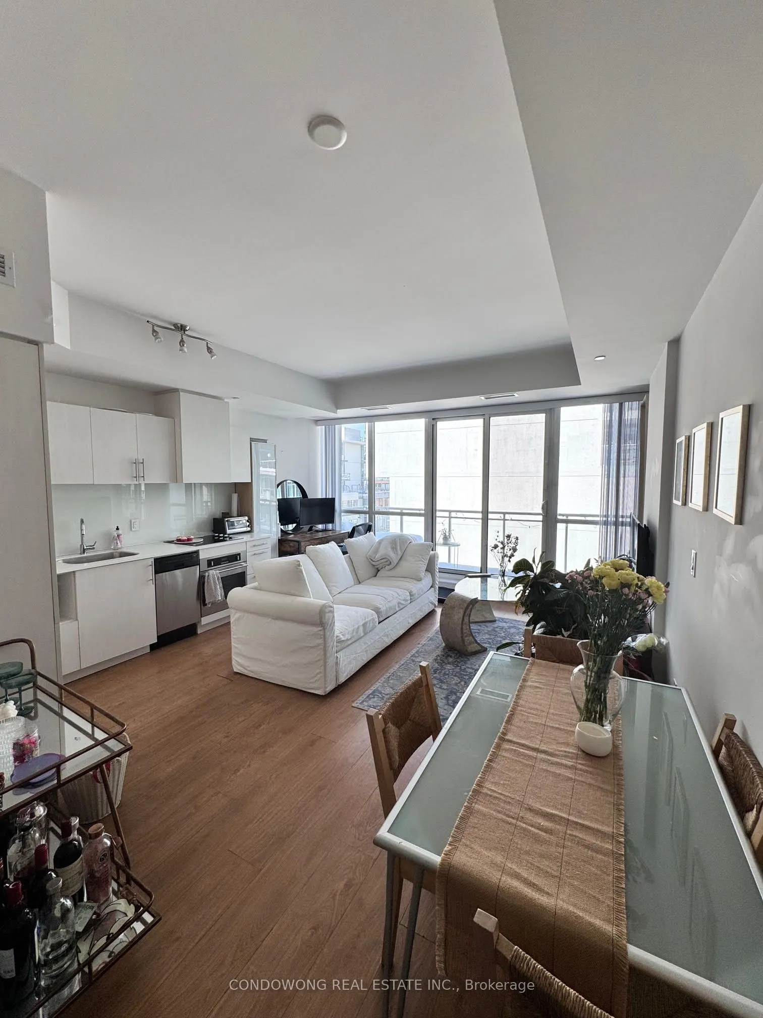 508 Wellington Street W, #804
