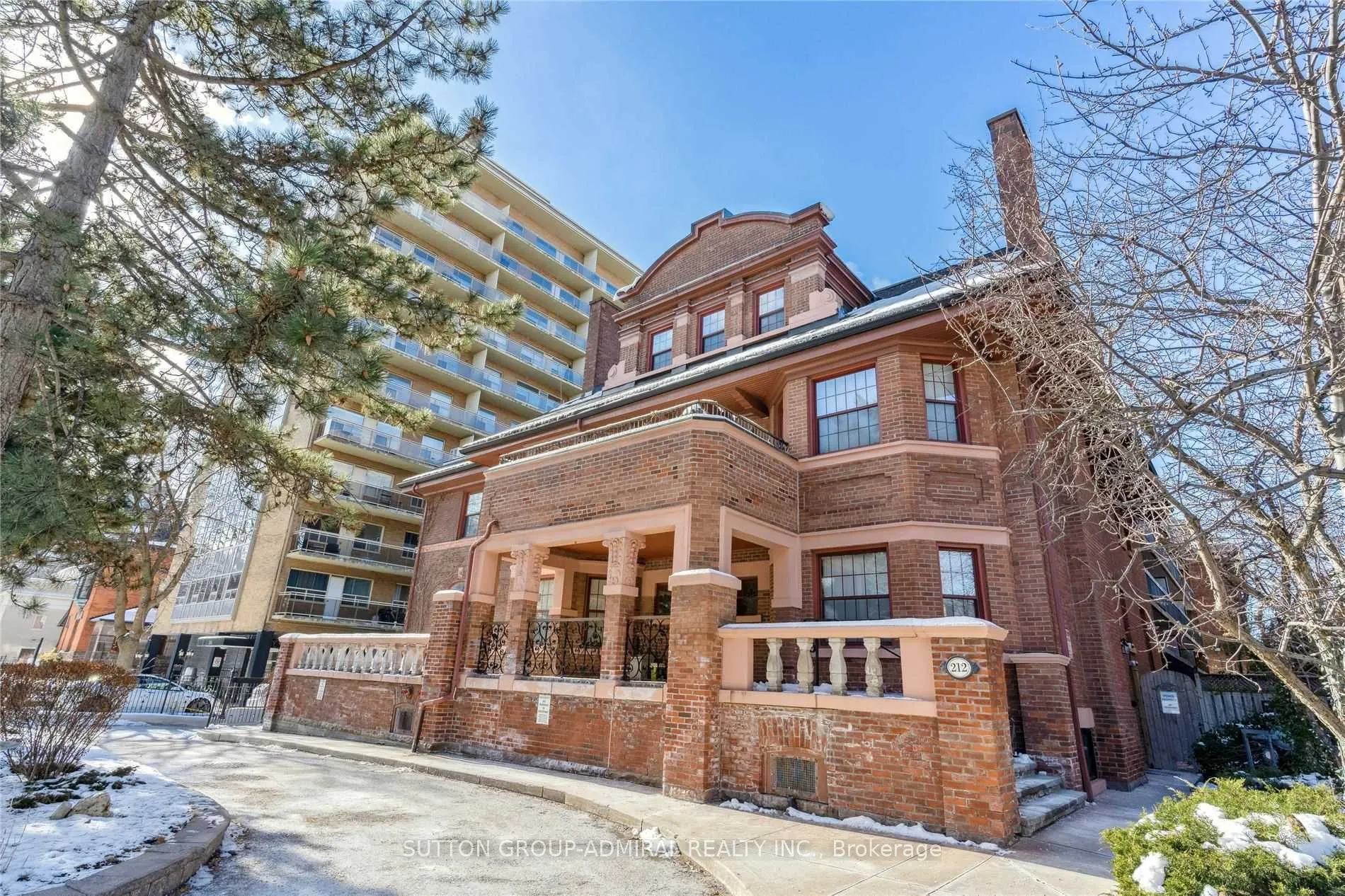 212 St George Street, #302