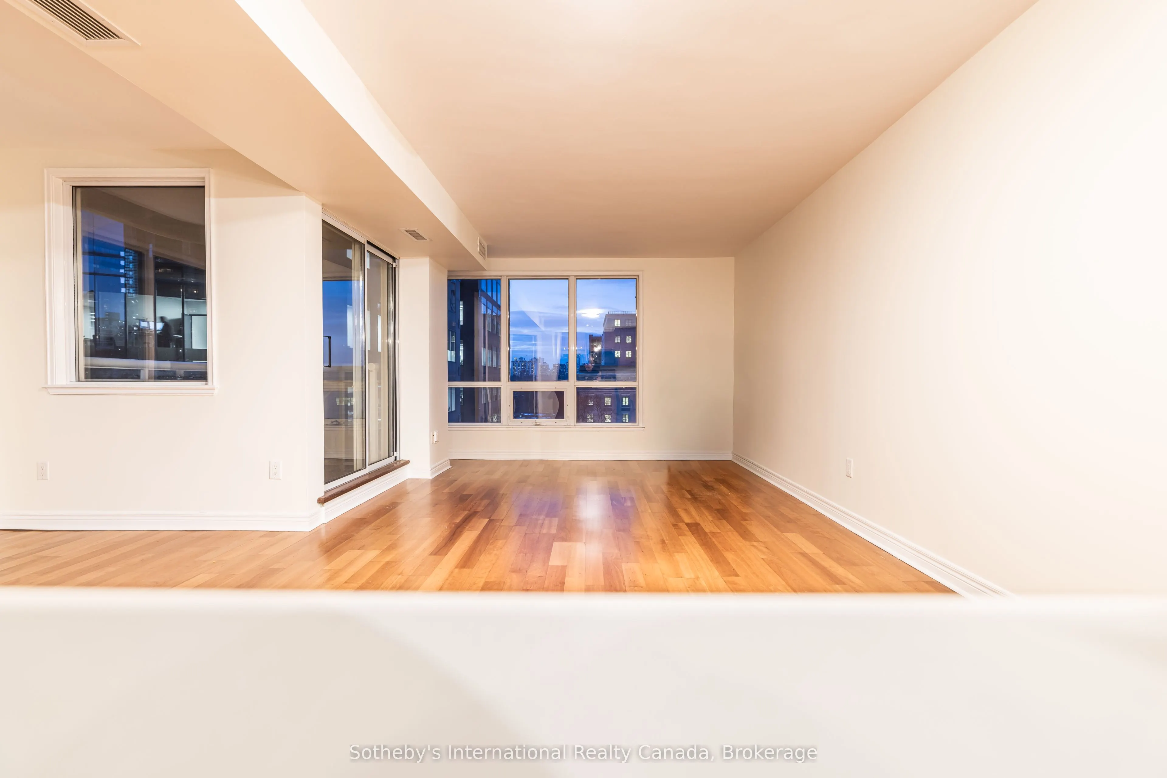 100 Hayden Street, #901
