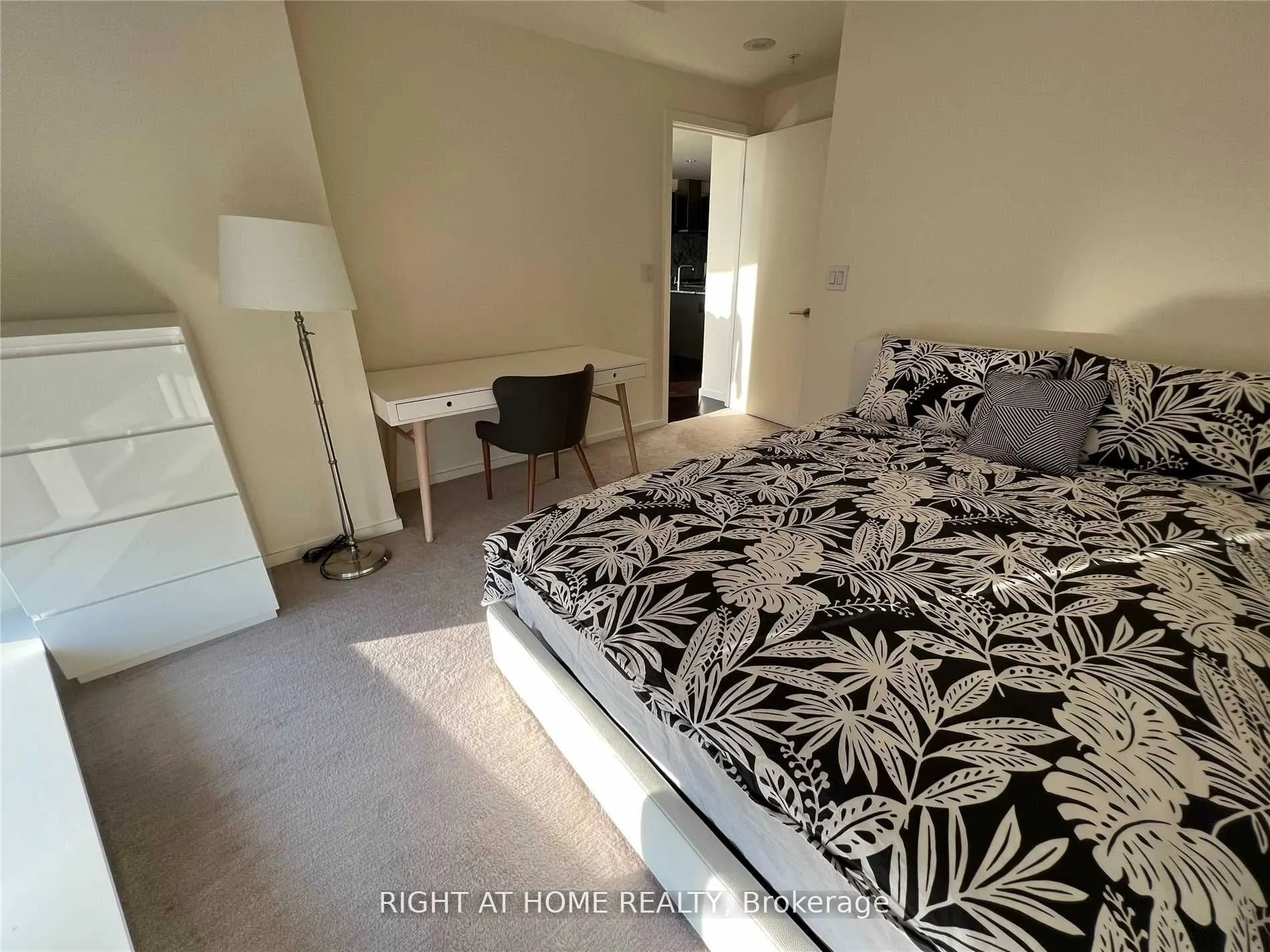 180 University Avenue, #4102