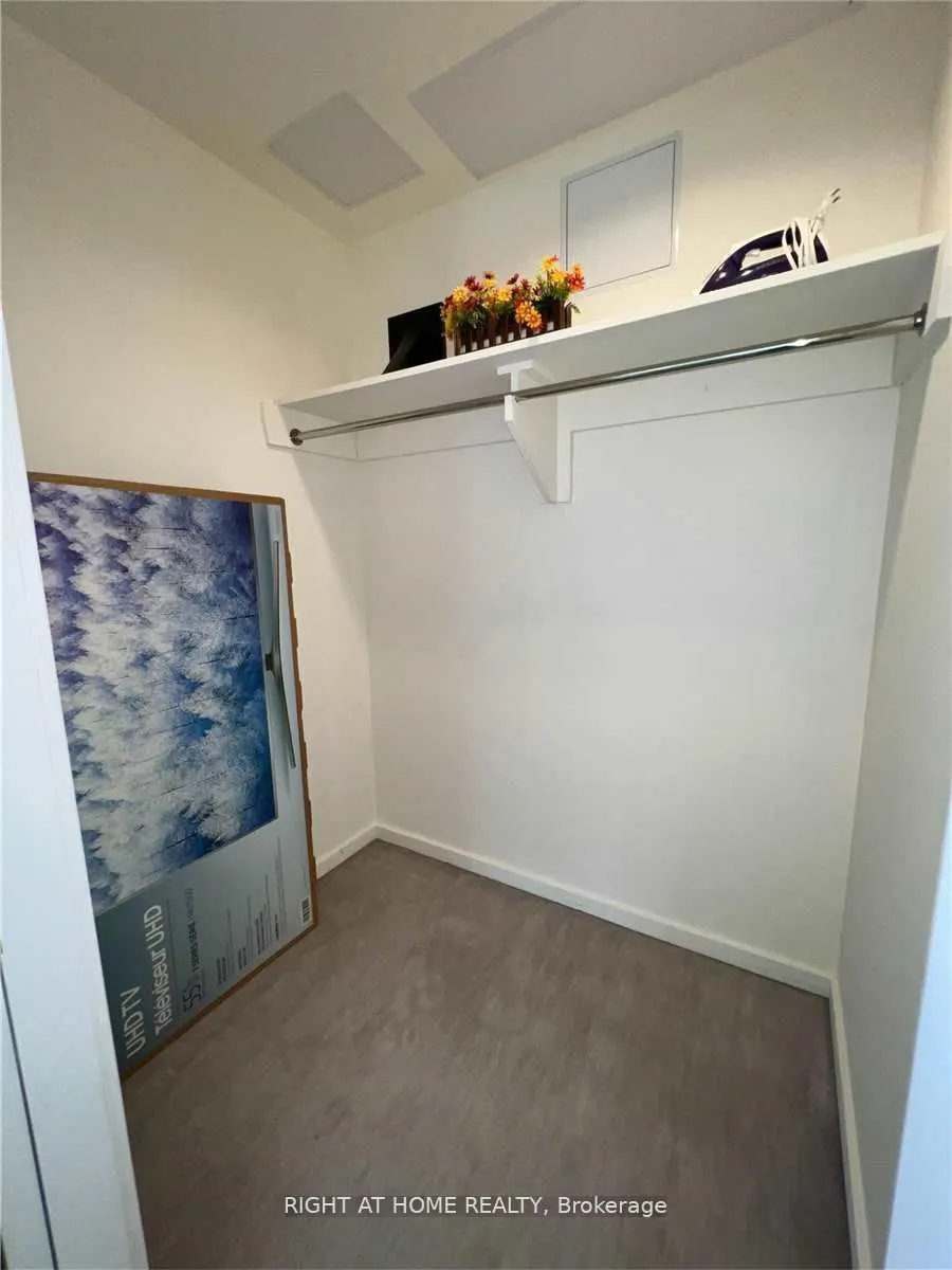 180 University Avenue, #4102