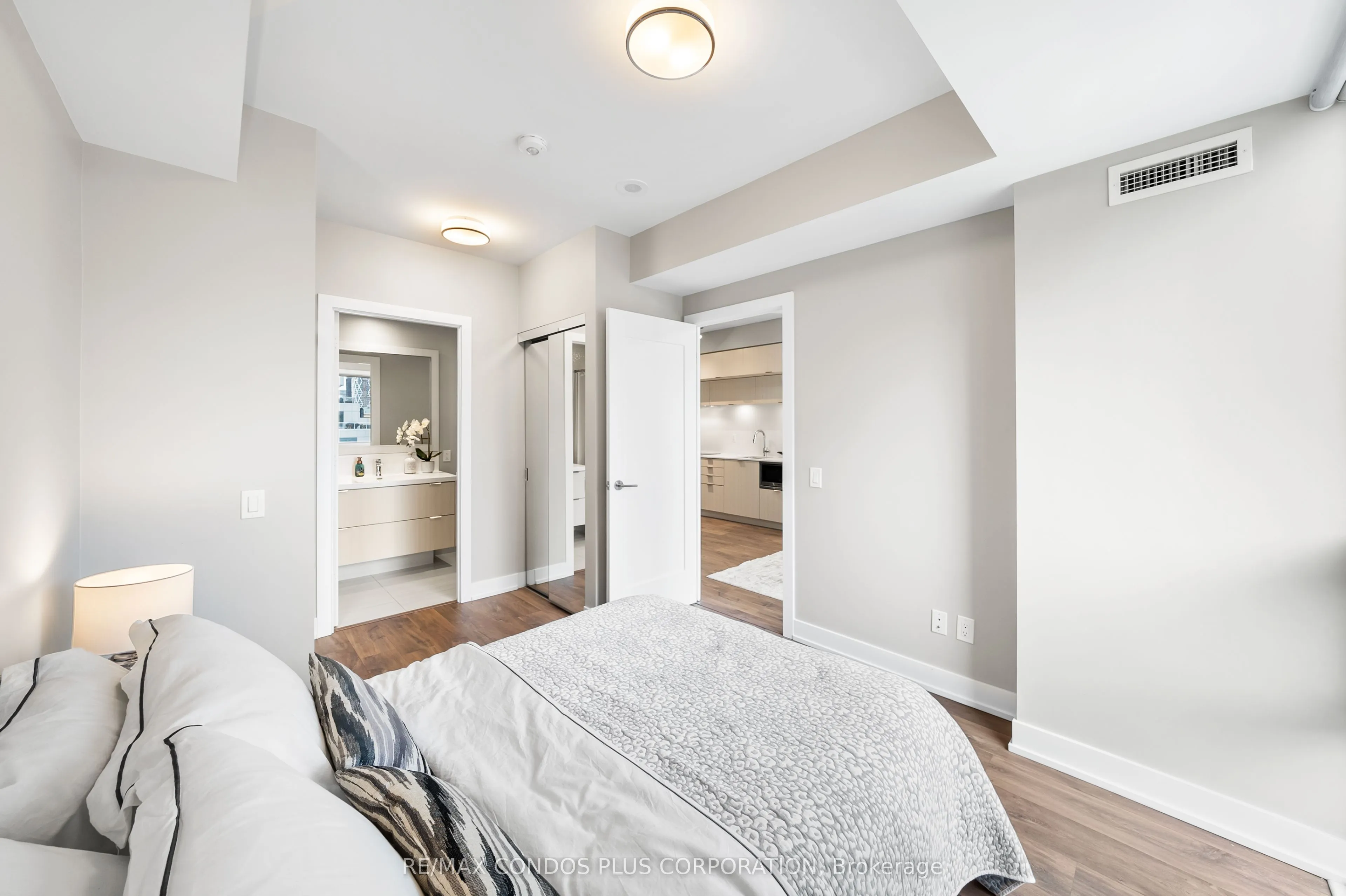 80 Vanauley Street, #511