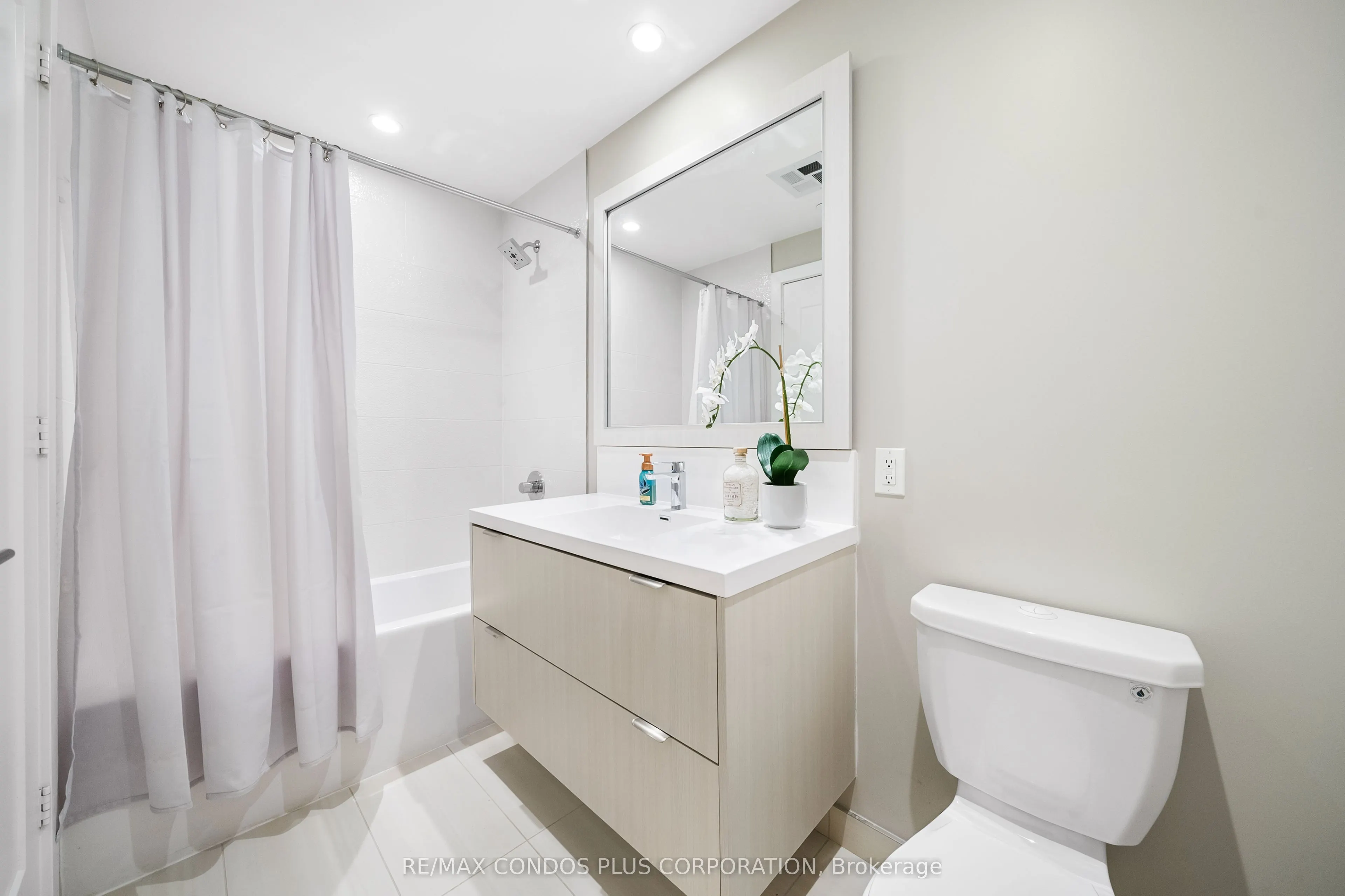 80 Vanauley Street, #511