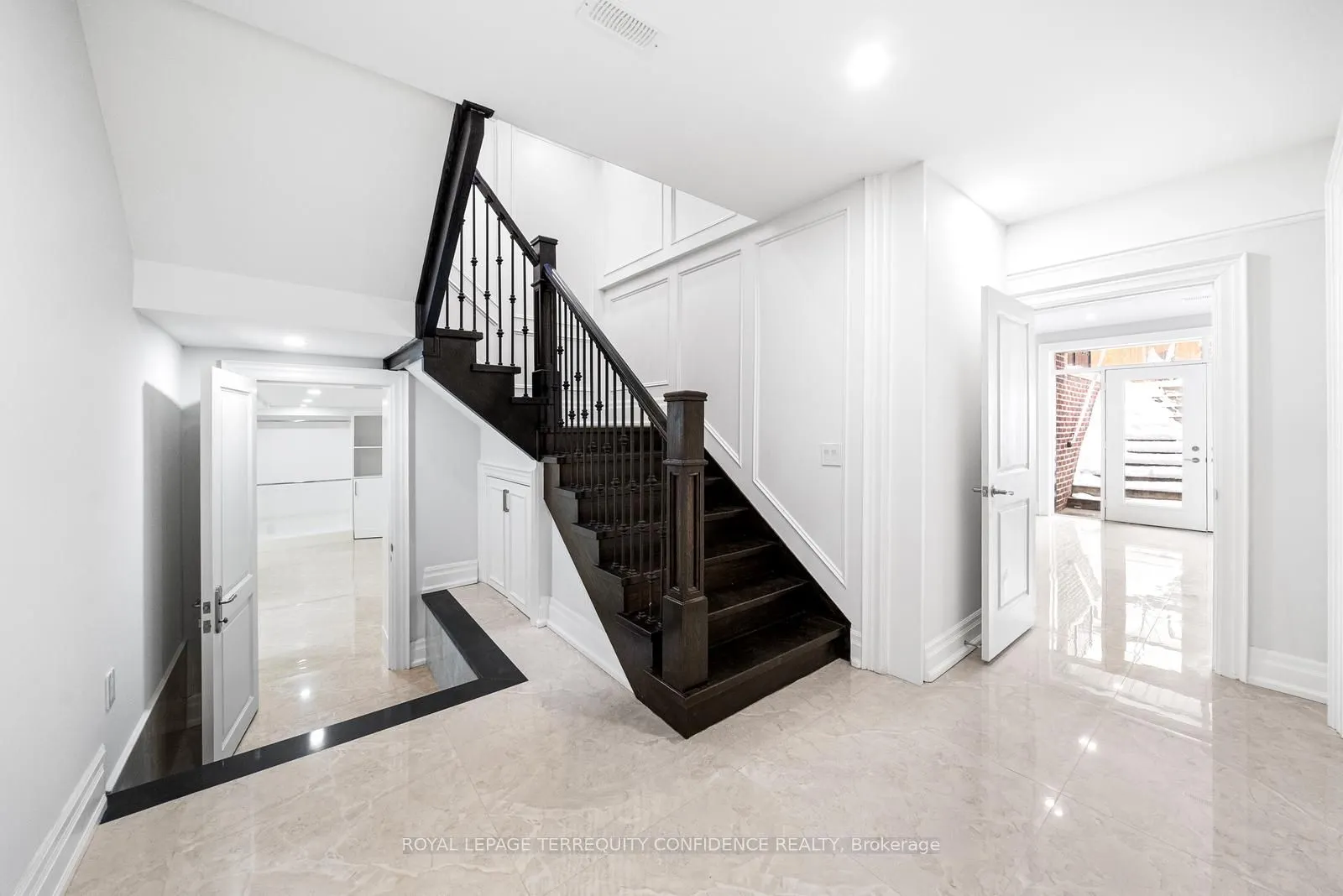 193 Brookbanks Drive