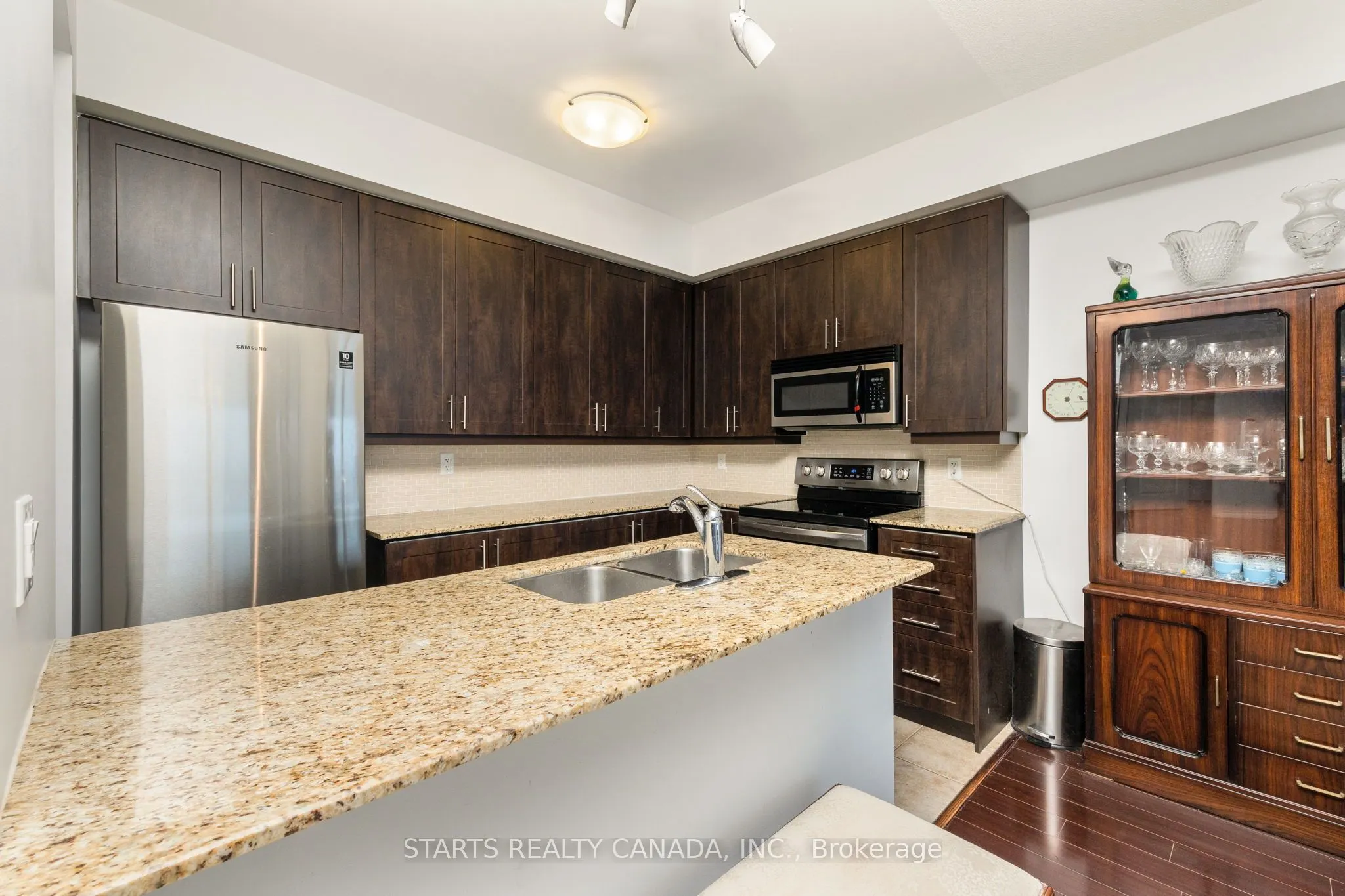 920 Sheppard Avenue W, #PH910