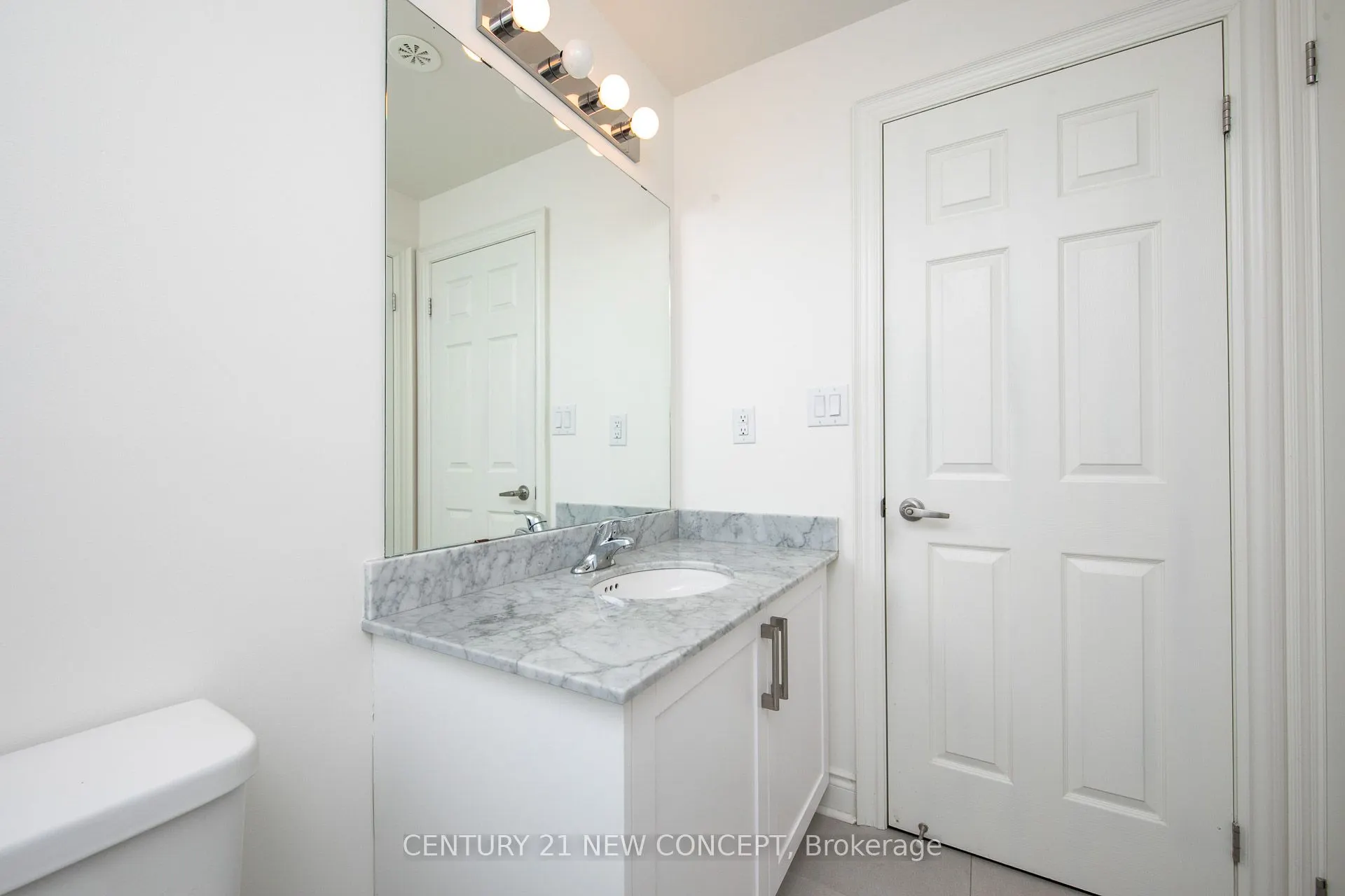 639 Lawrence Avenue W, #320
