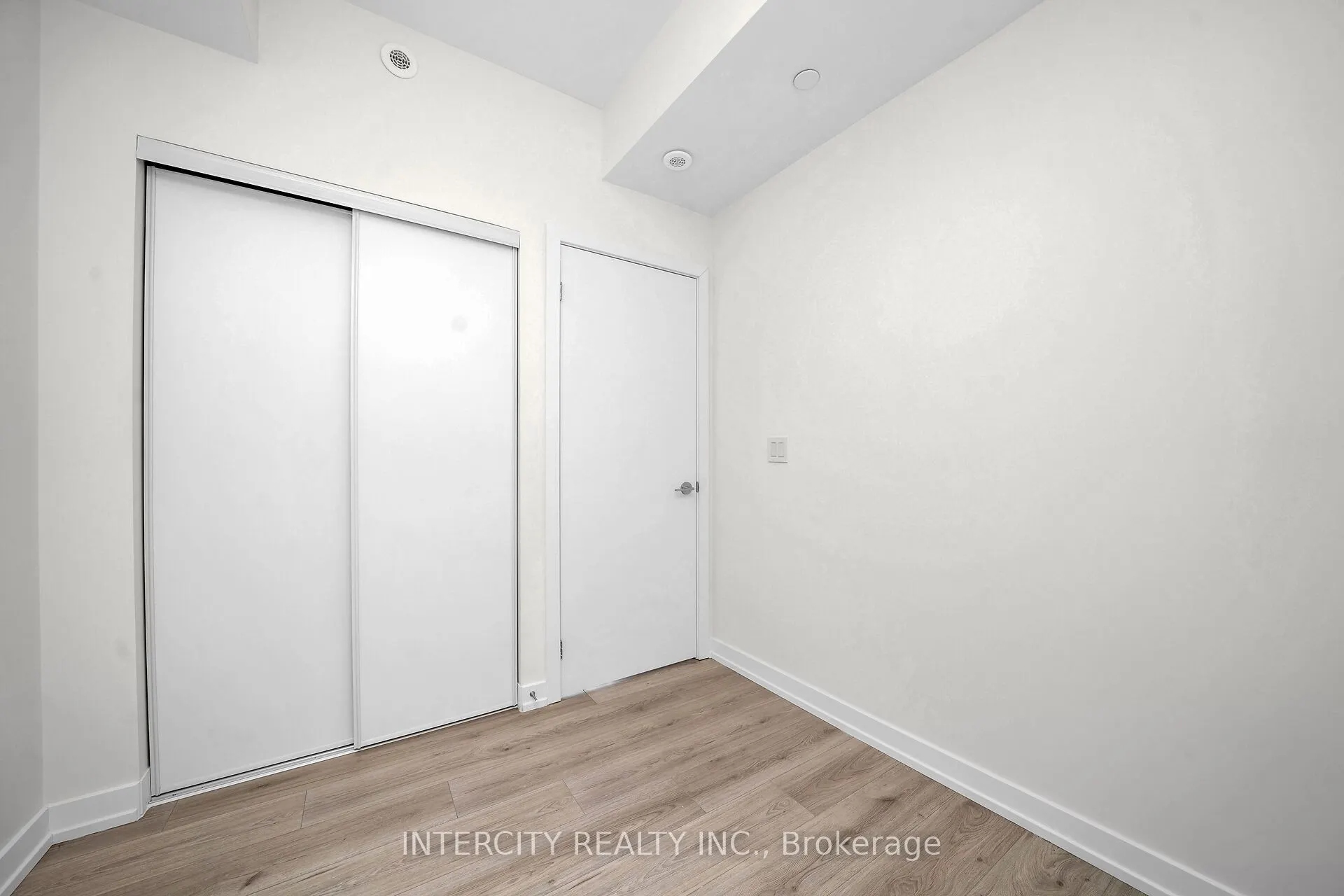851 Sheppard Avenue W, #40
