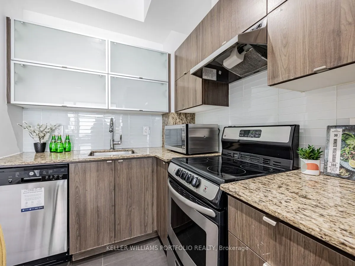 170 Fort York Boulevard, #2012