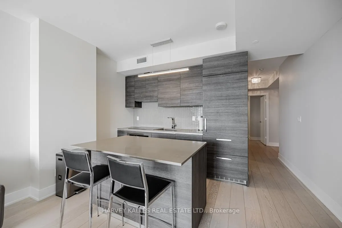 200 Bloor Street W #1001