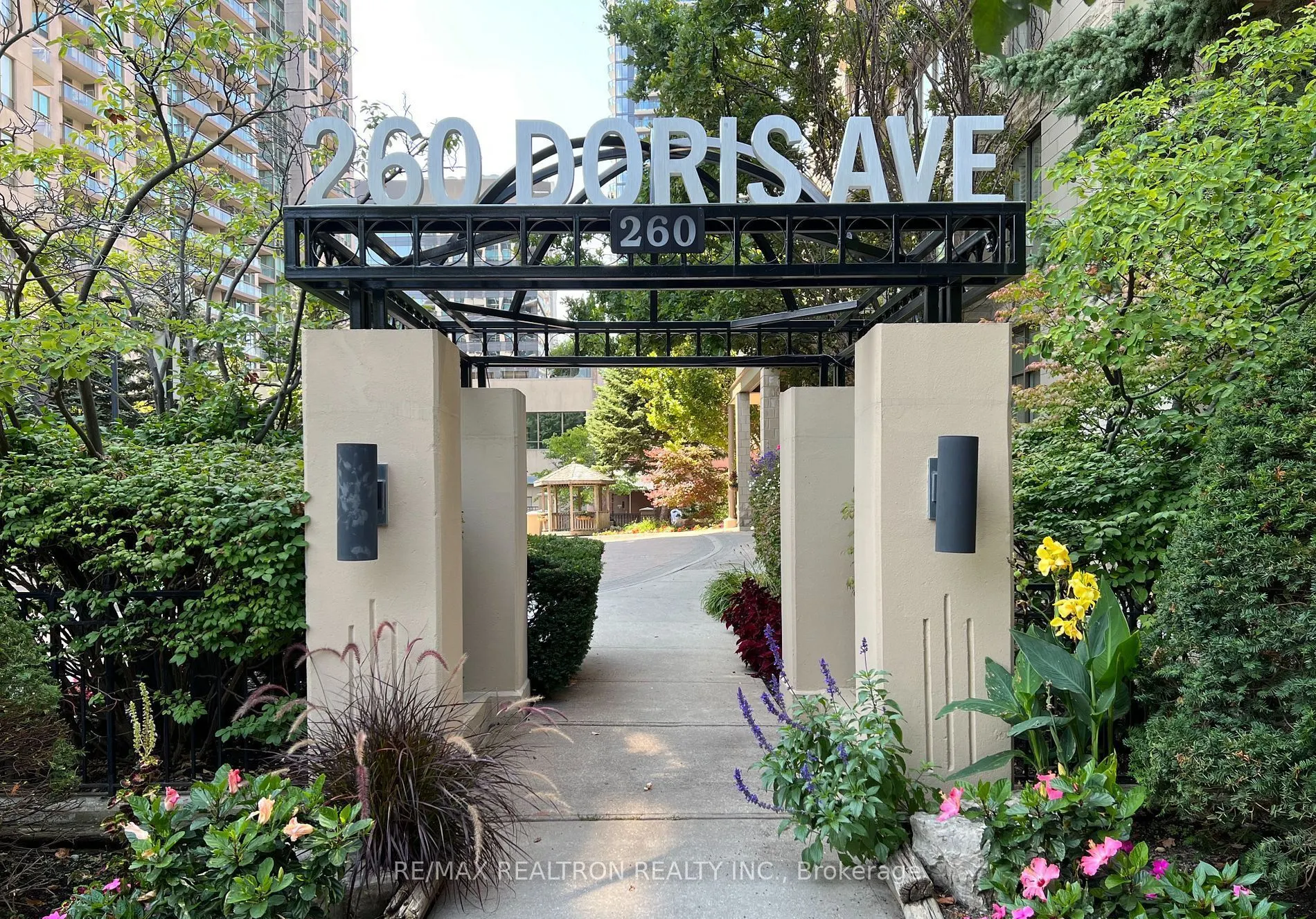 260 Doris Avenue, #907