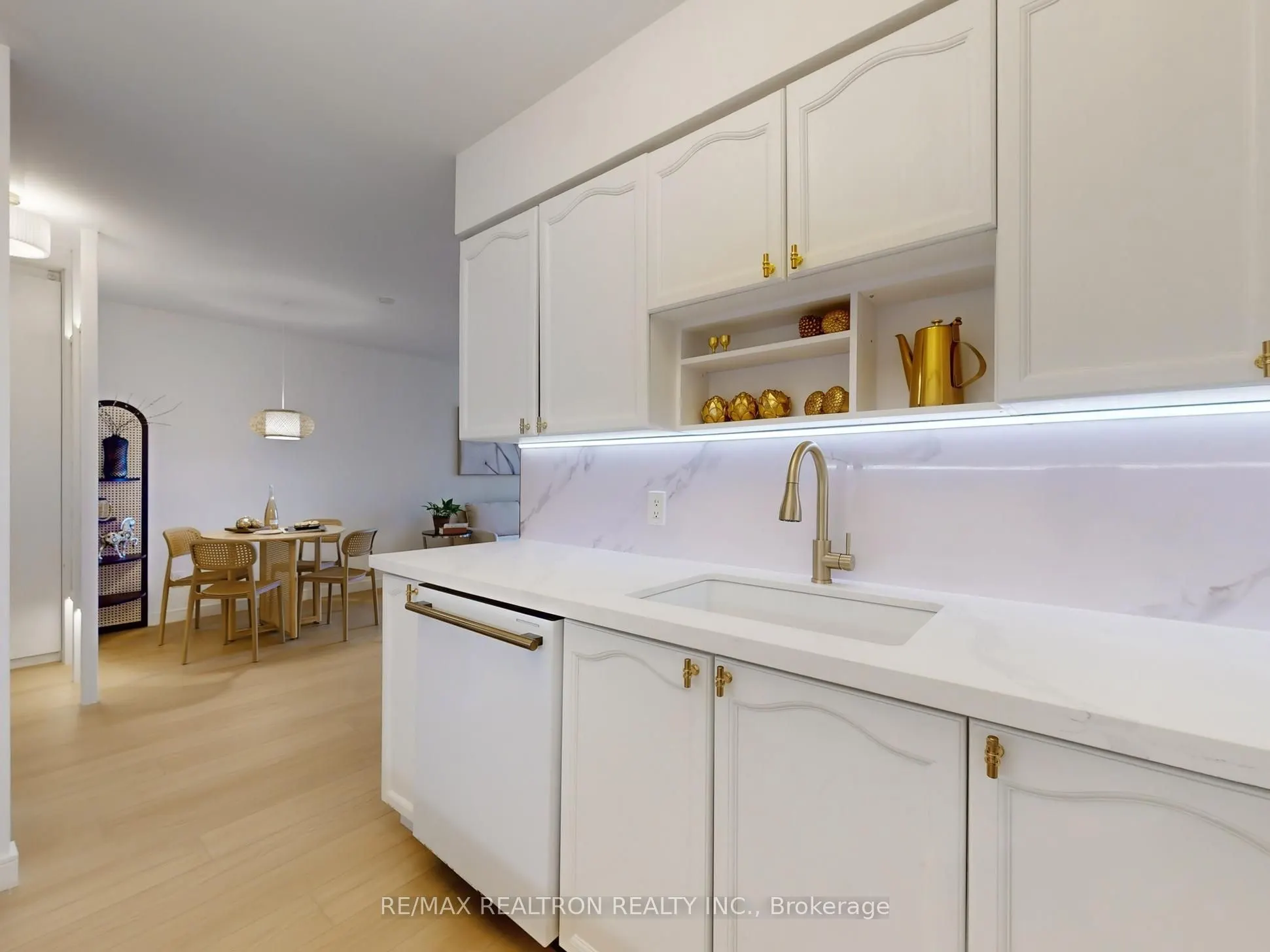 260 Doris Avenue, #907