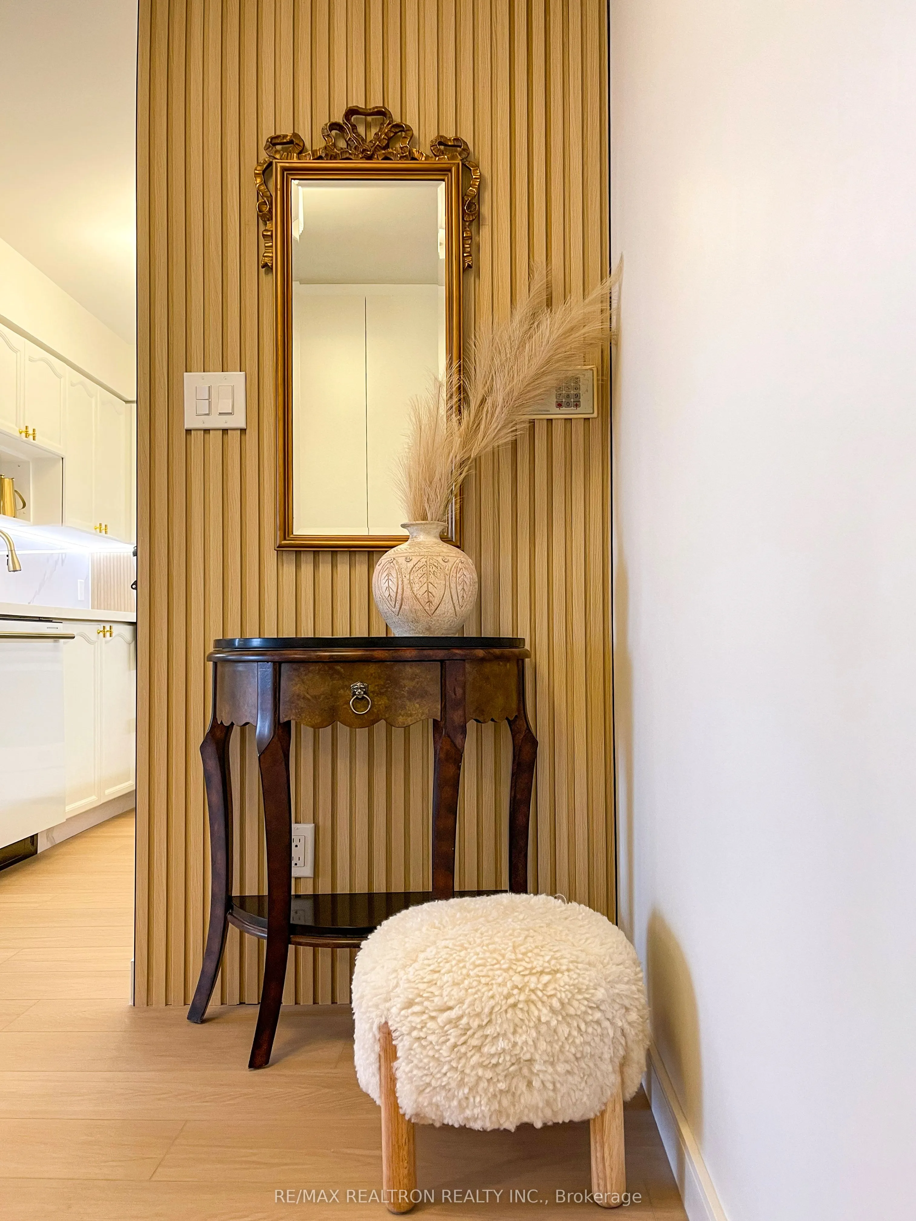 260 Doris Avenue, #907