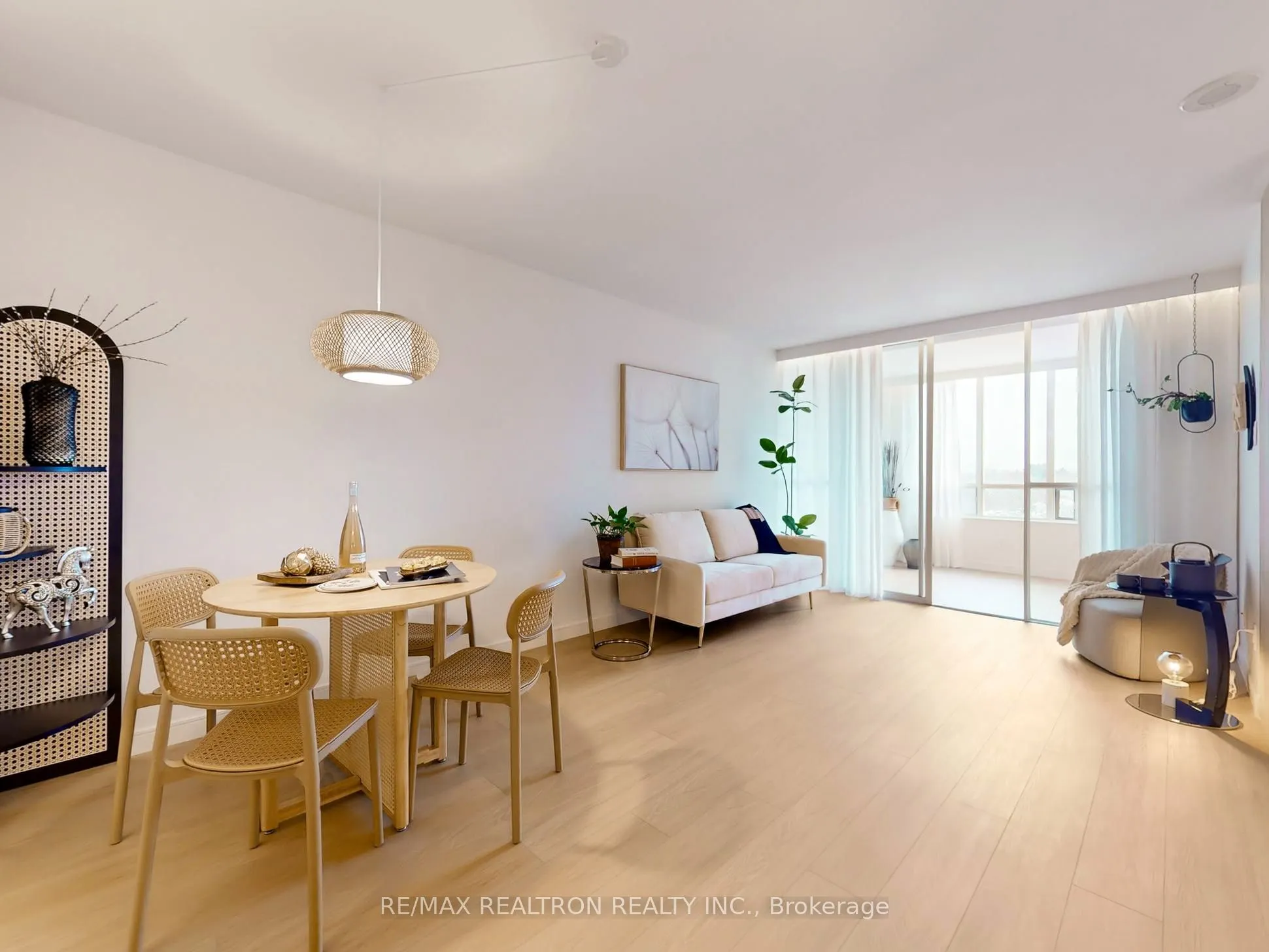 260 Doris Avenue, #907
