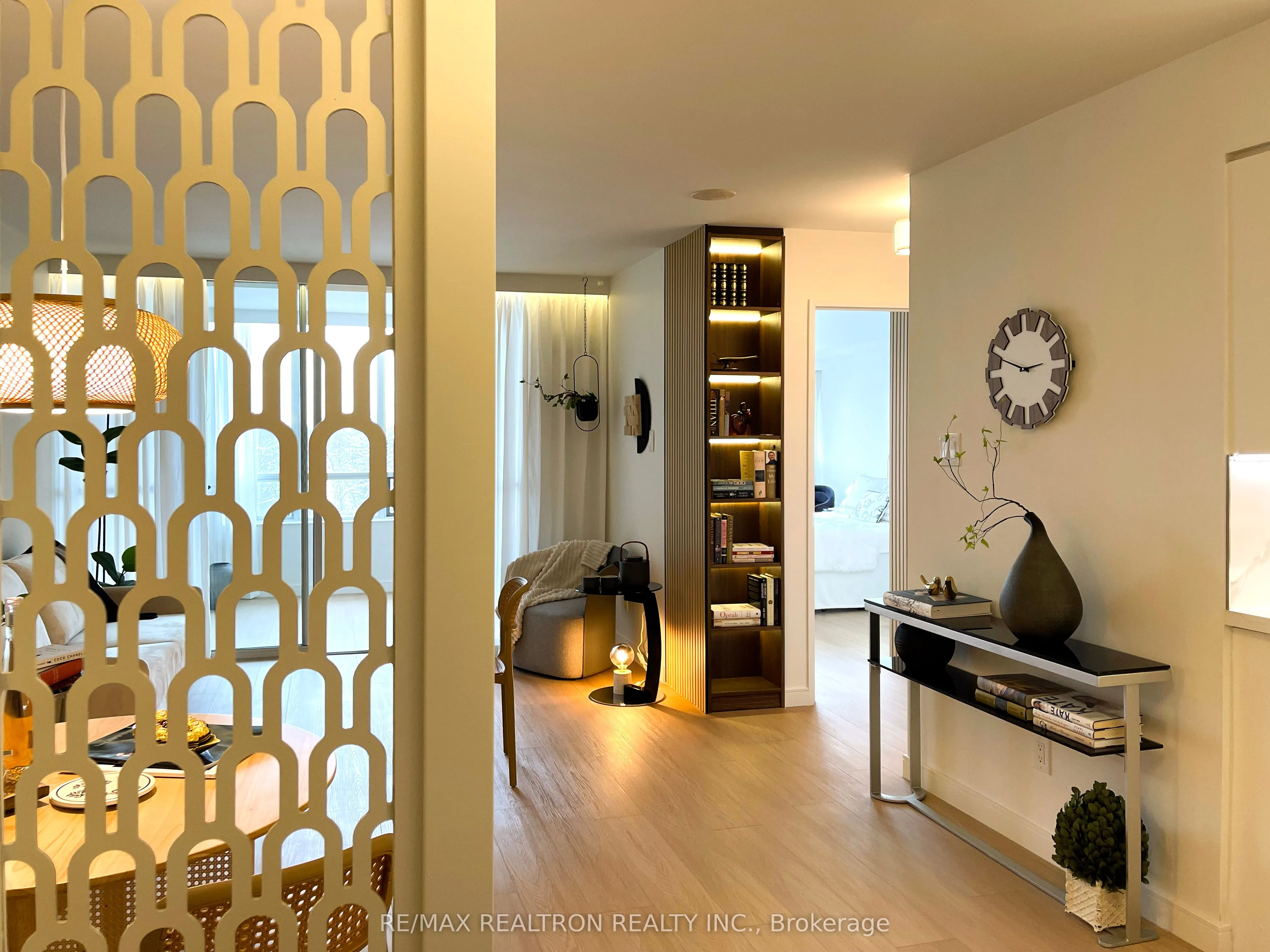 260 Doris Avenue, #907