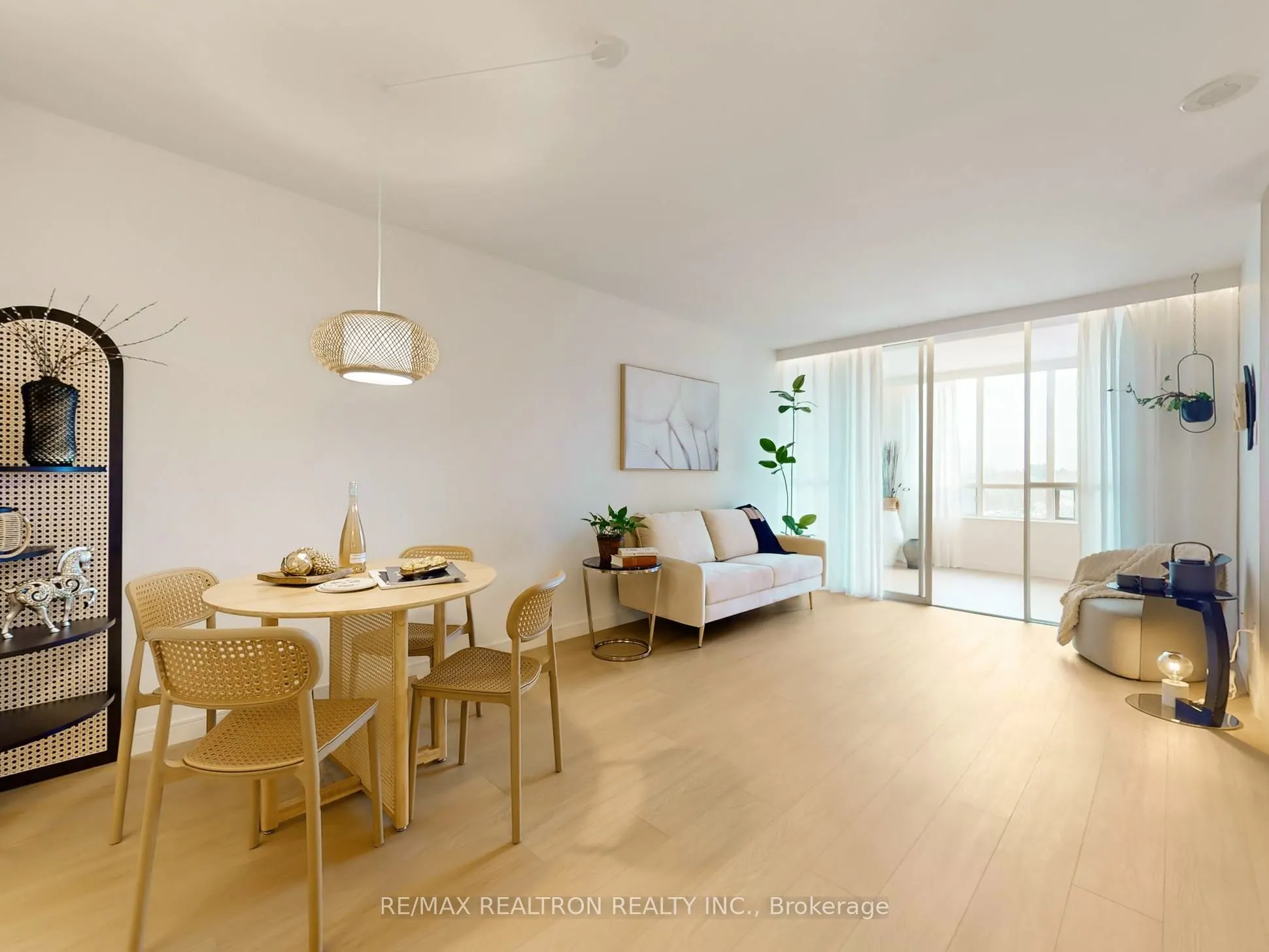 260 Doris Avenue, #907