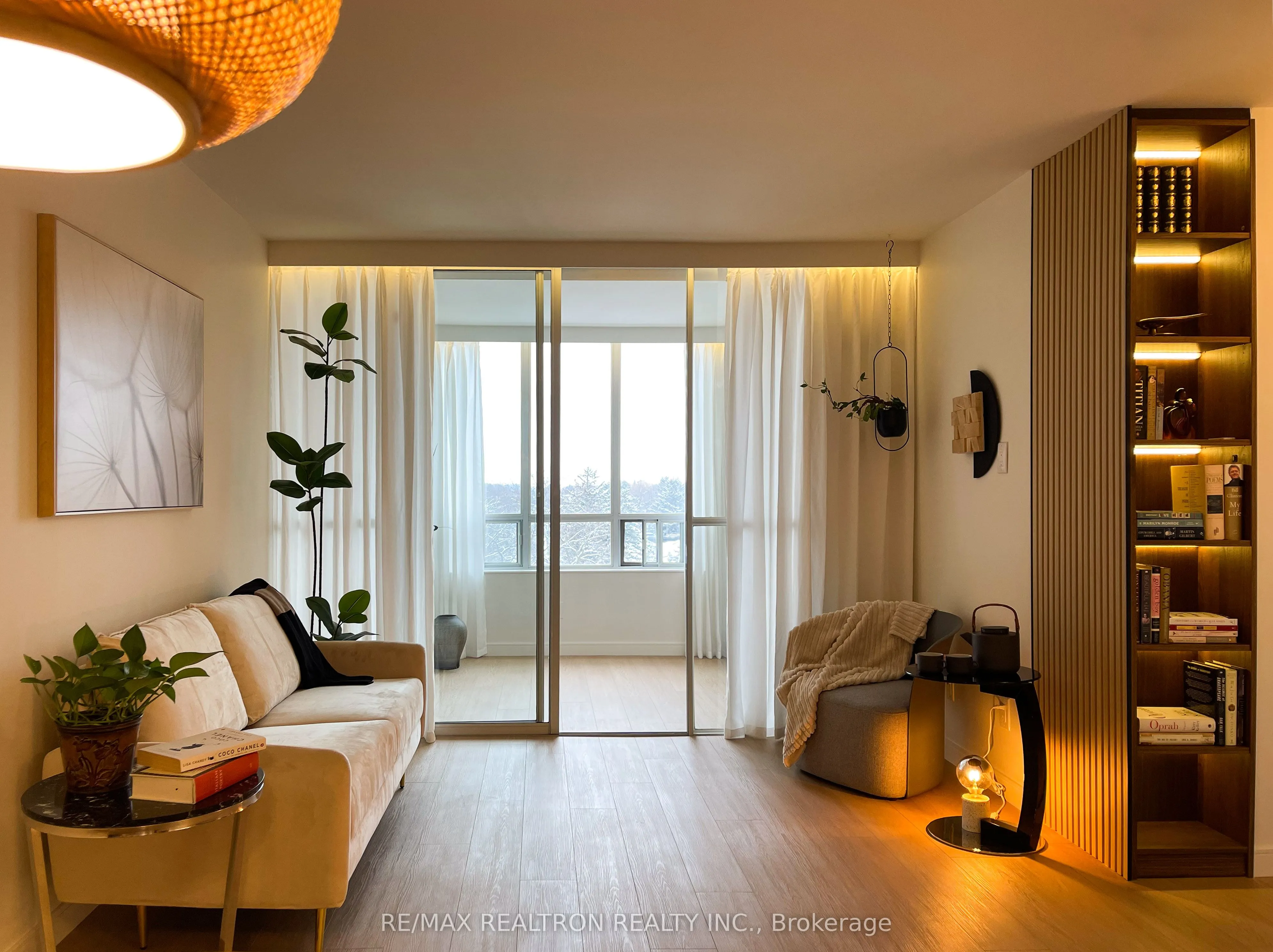 260 Doris Avenue, #907