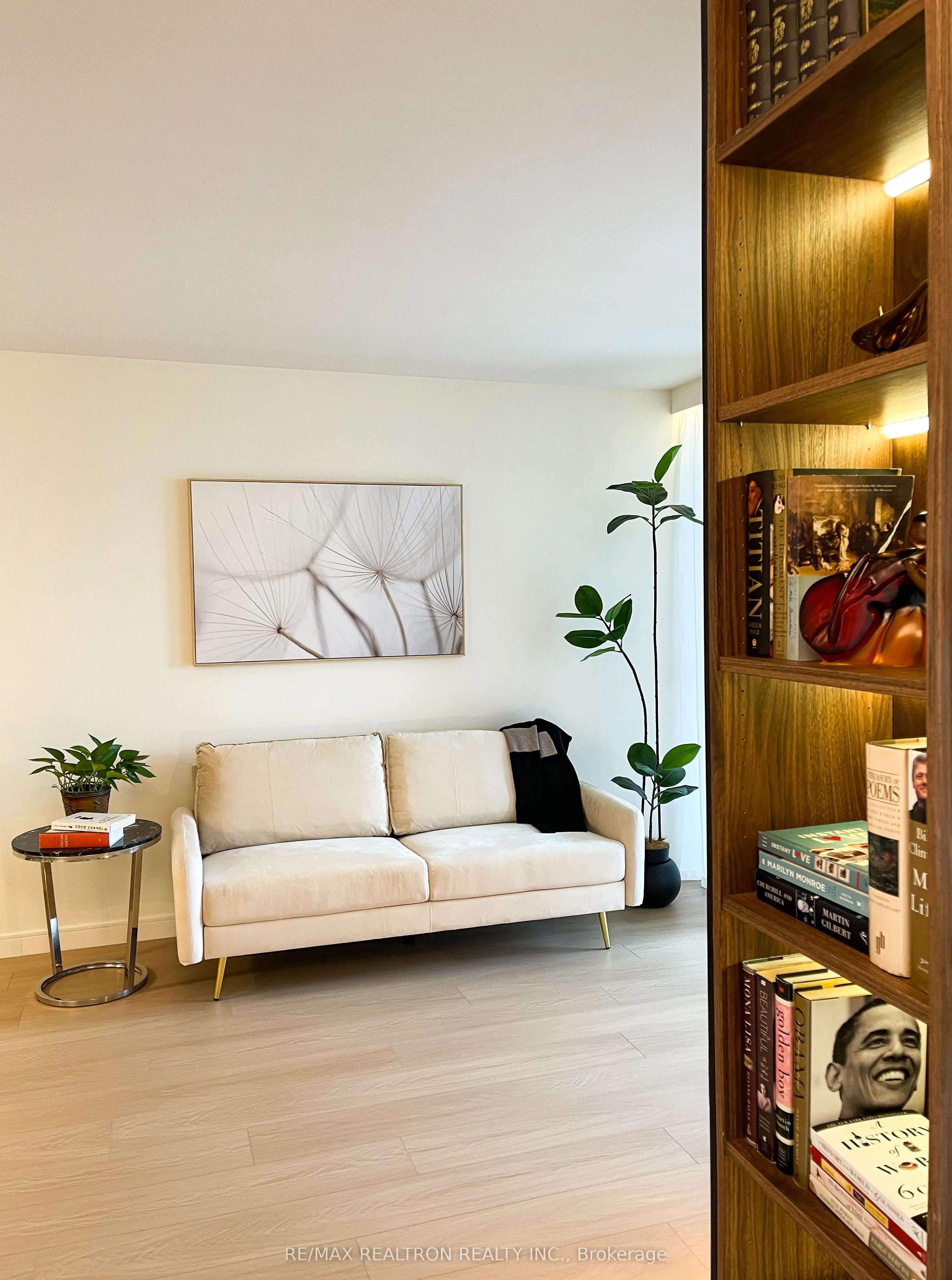 260 Doris Avenue, #907