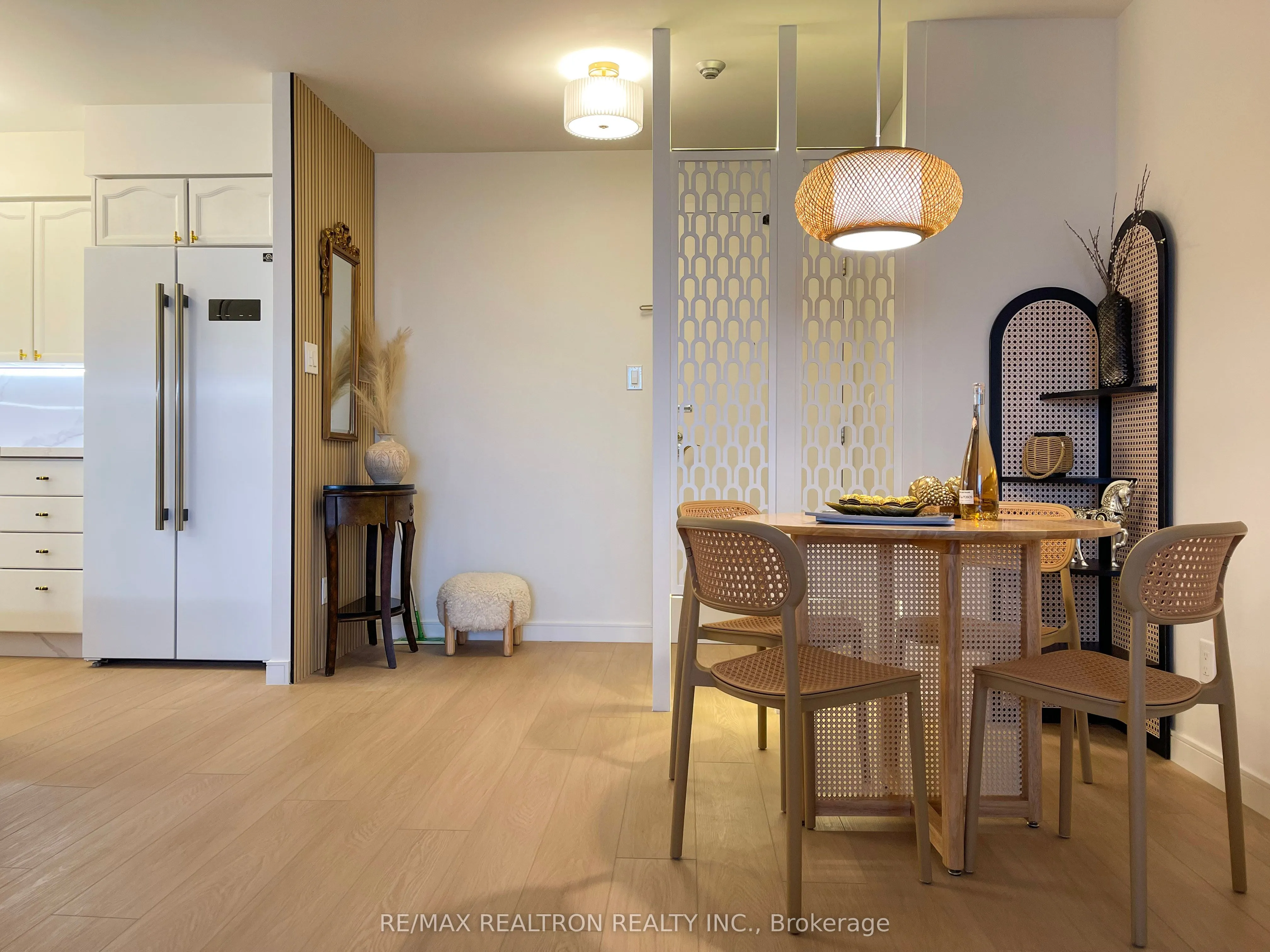 260 Doris Avenue, #907