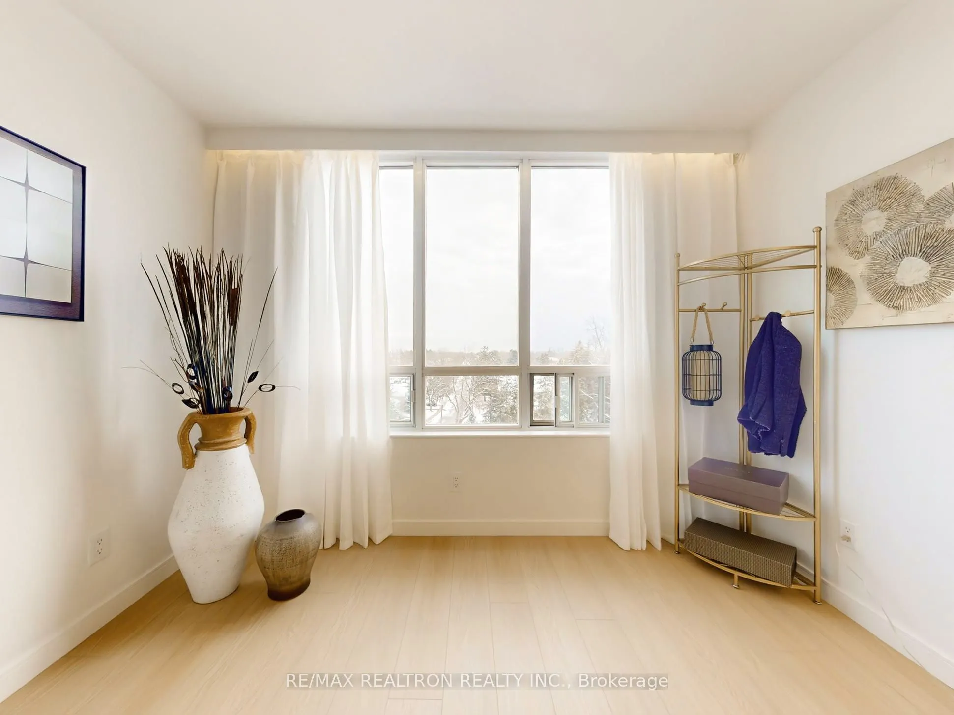 260 Doris Avenue, #907