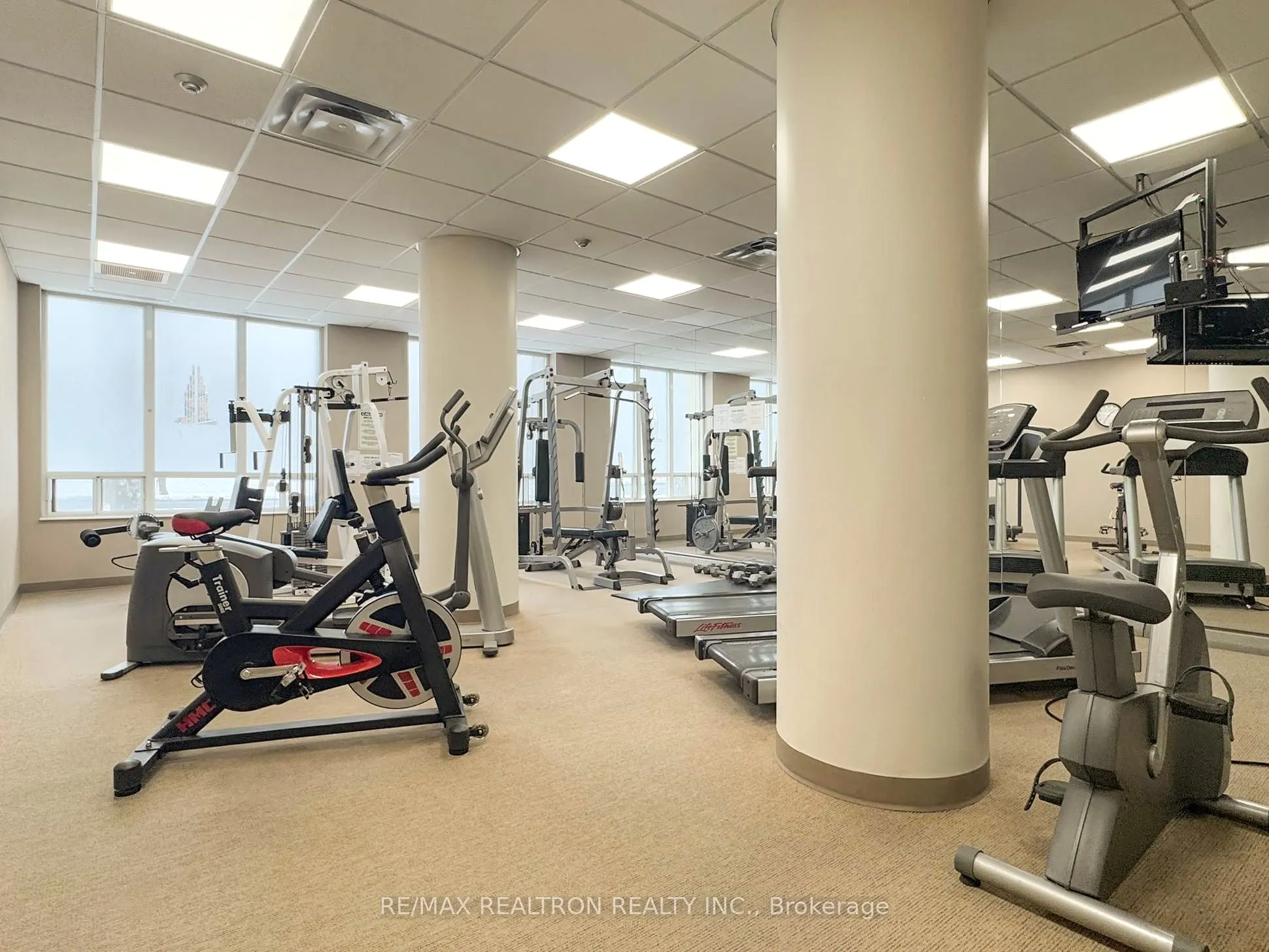 260 Doris Avenue, #907