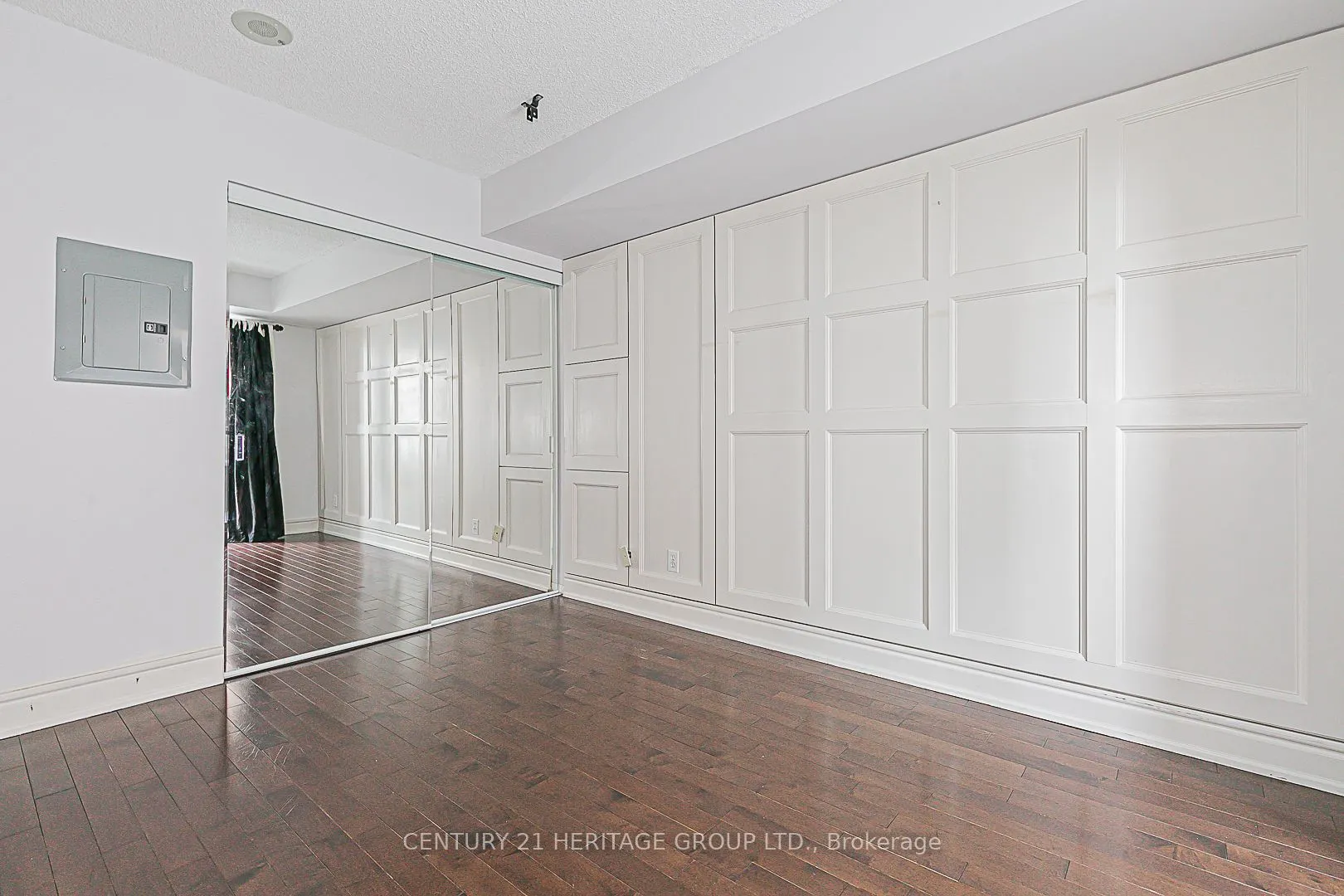 55 Harrison Garden Boulevard S, #407