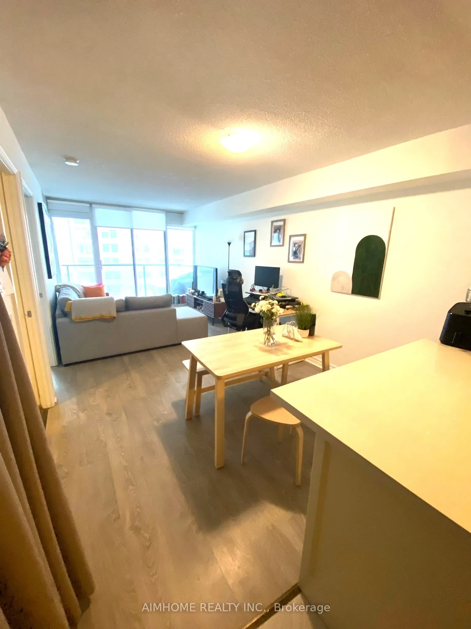 111 Elizabeth Street, #912