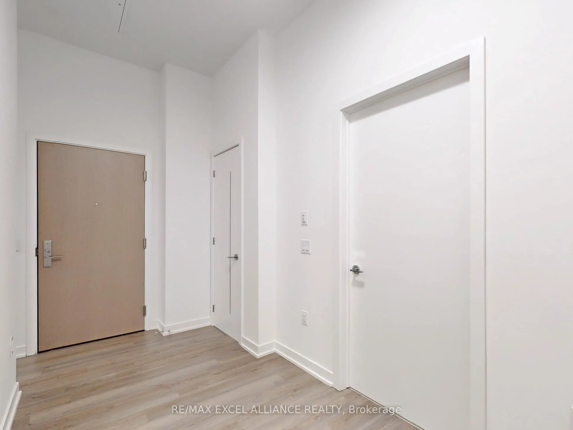 357 King Street W, #204