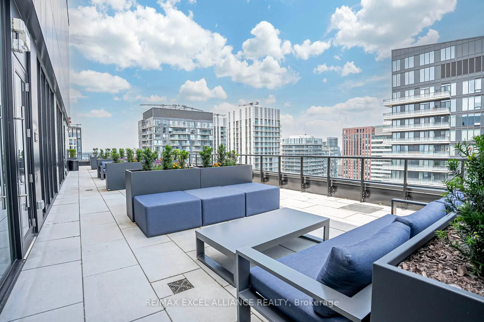 357 King Street W, #204