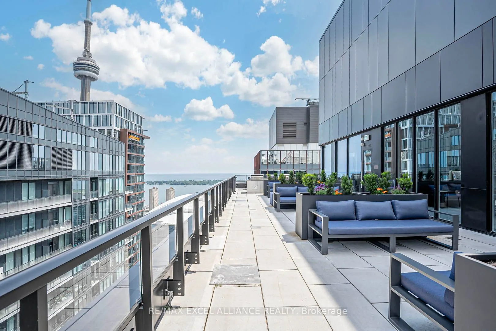 357 King Street W, #204