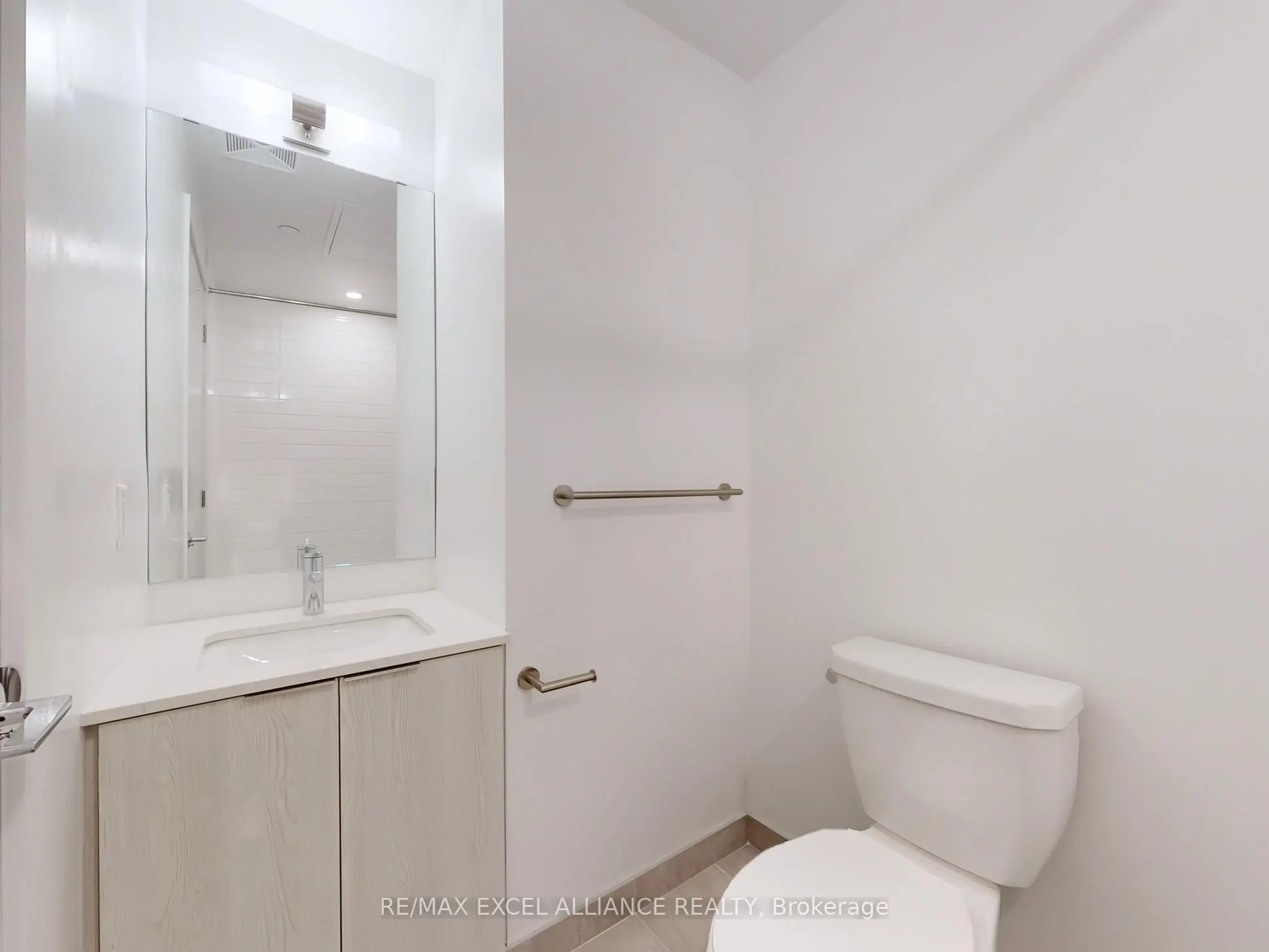 357 King Street W, #204