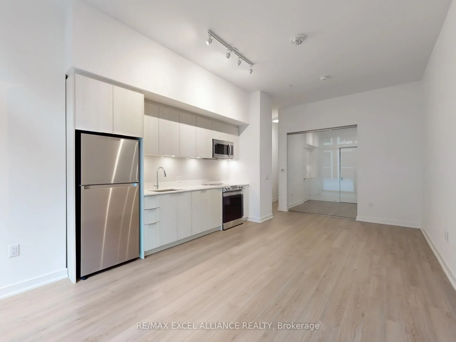 357 King Street W, #204