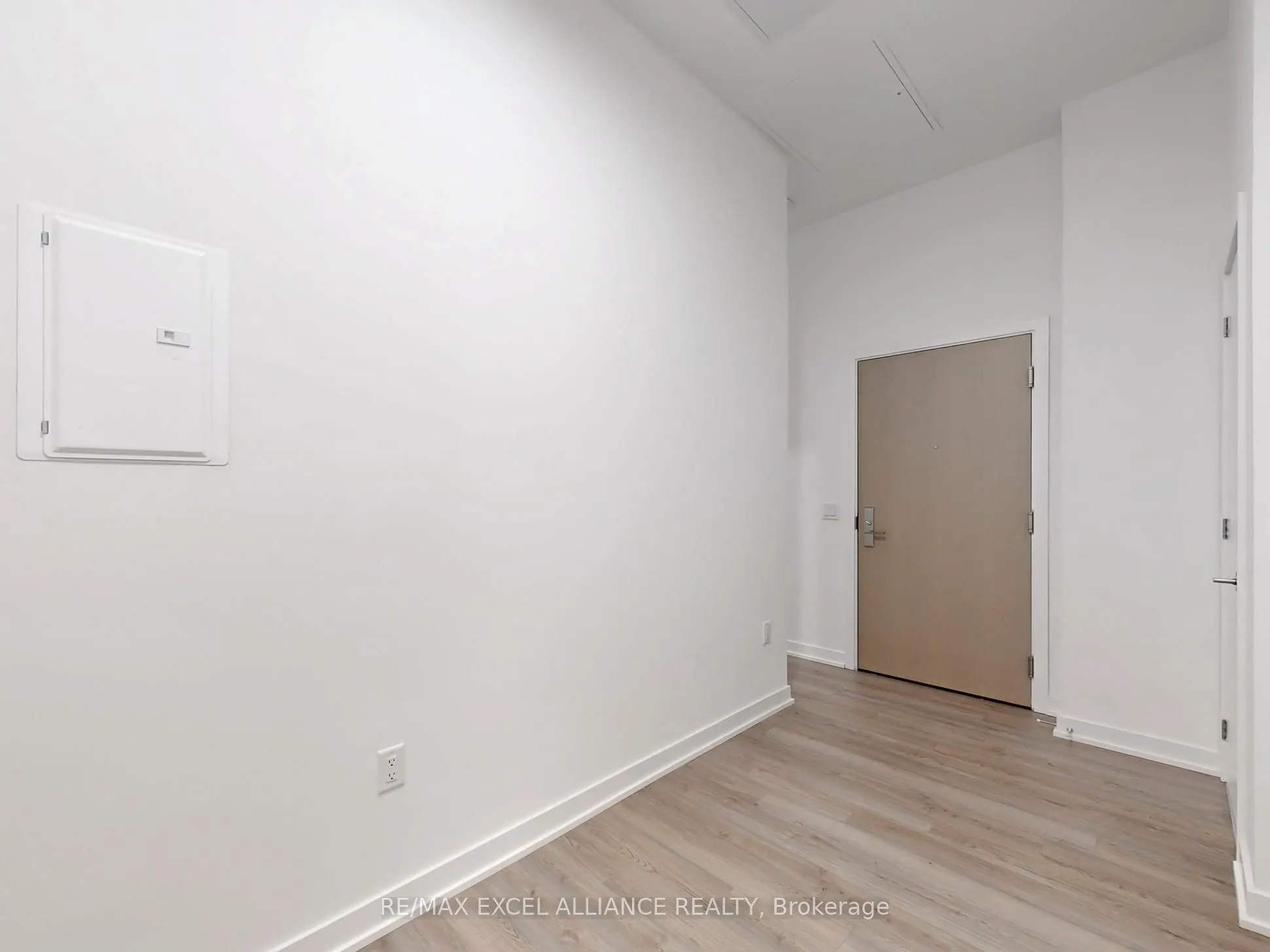 357 King Street W, #204