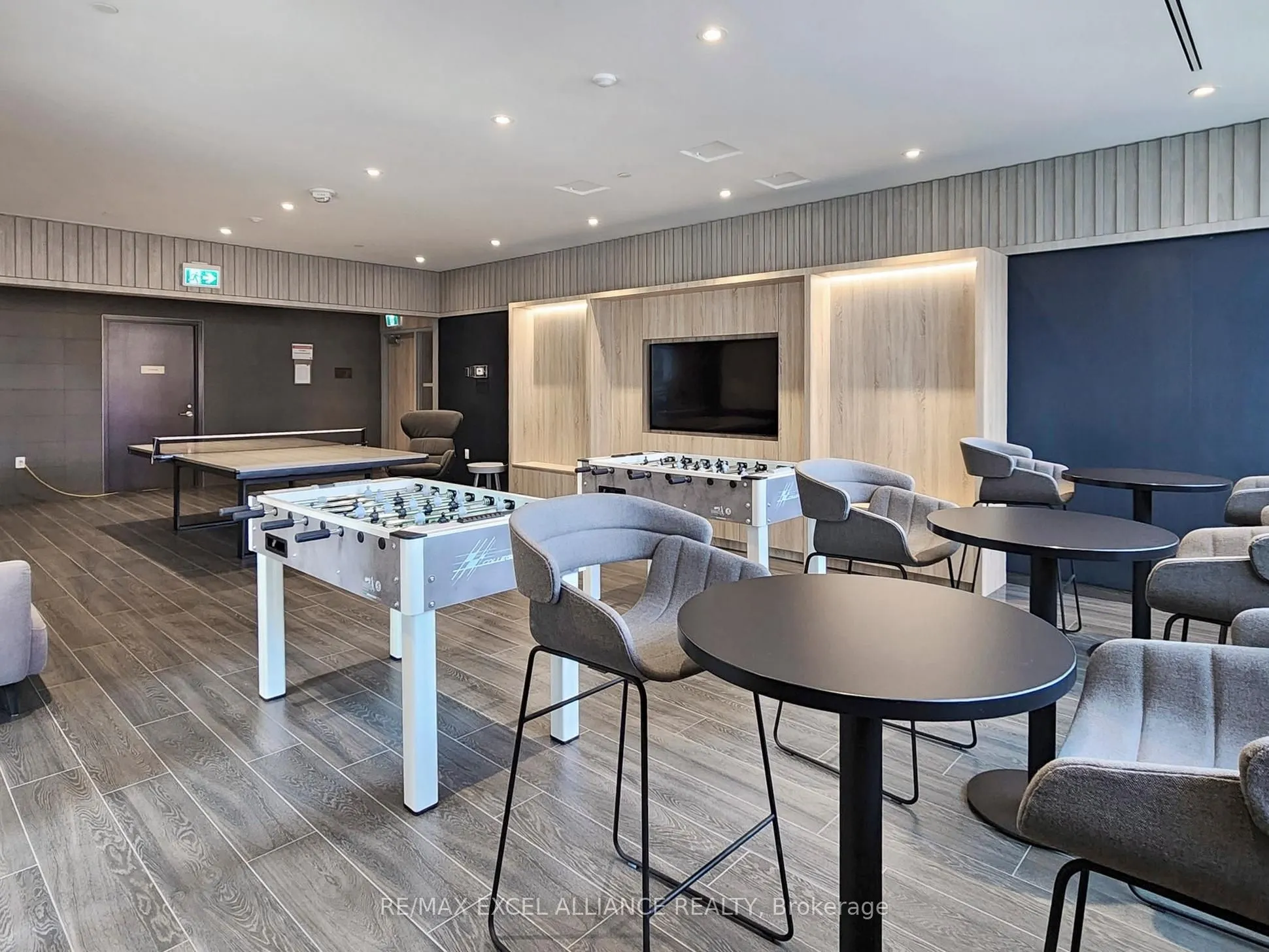 357 King Street W, #204