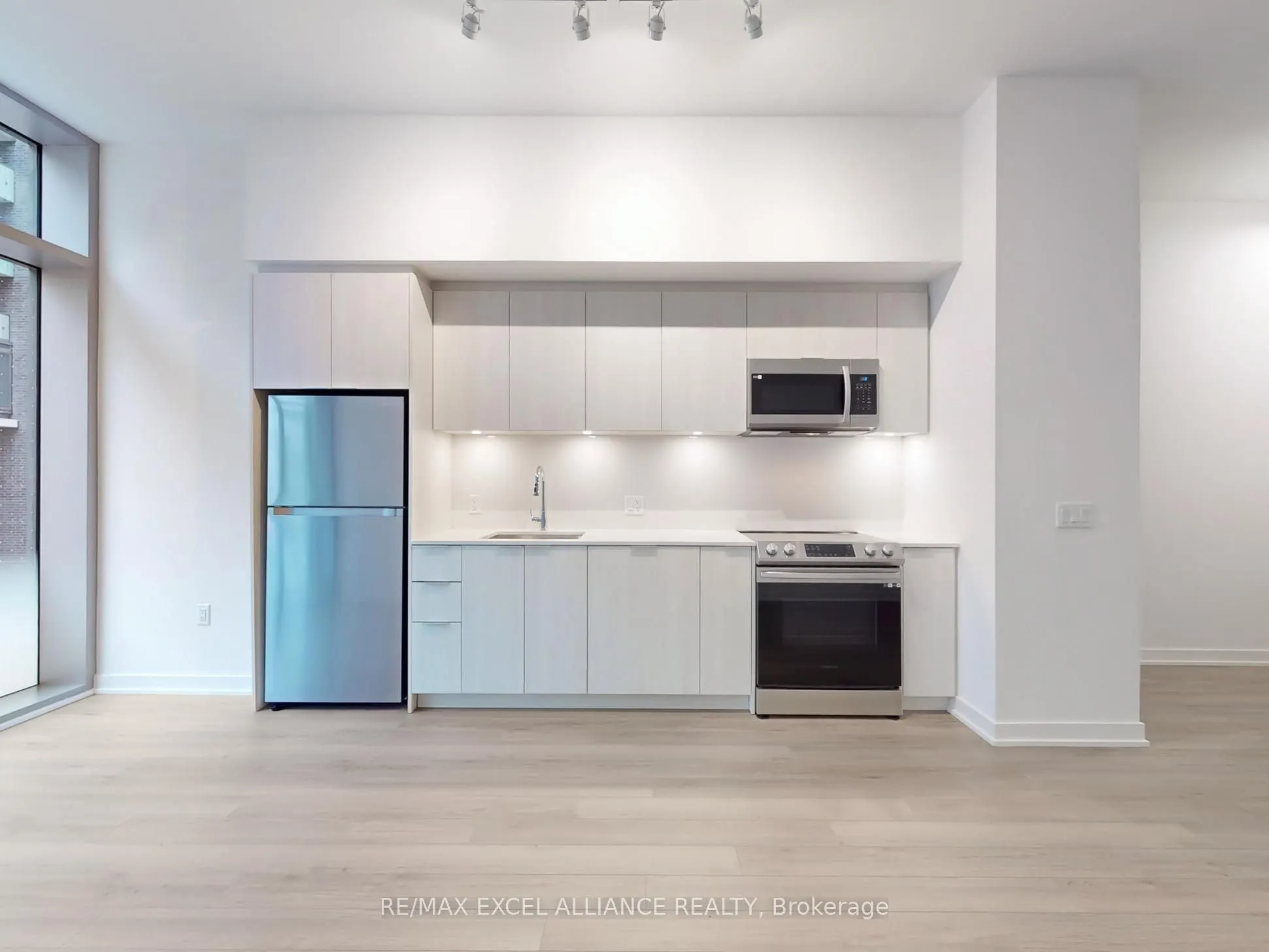 357 King Street W, #204