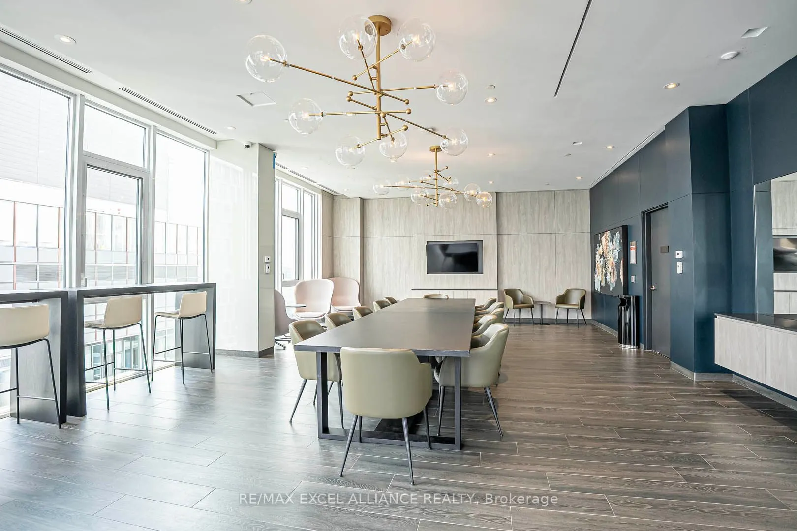 357 King Street W, #204