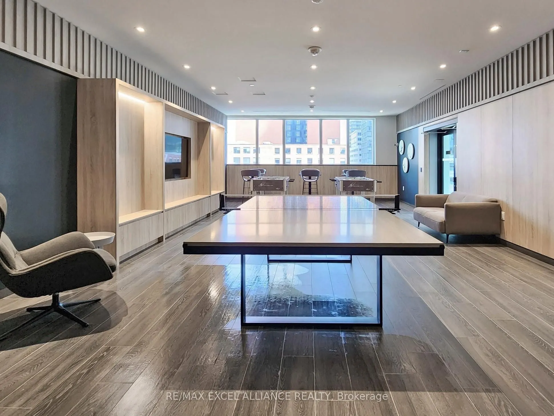 357 King Street W, #204