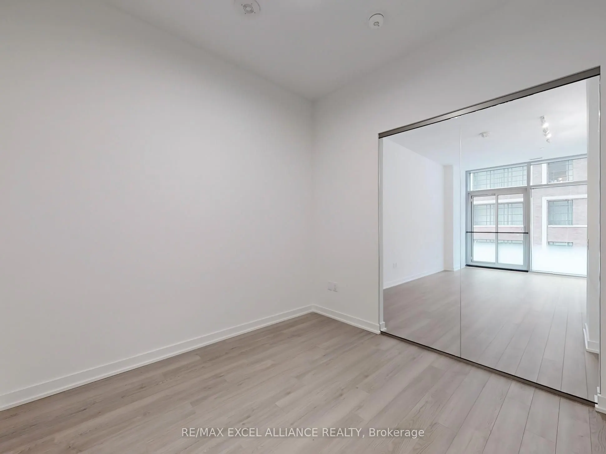 357 King Street W, #204