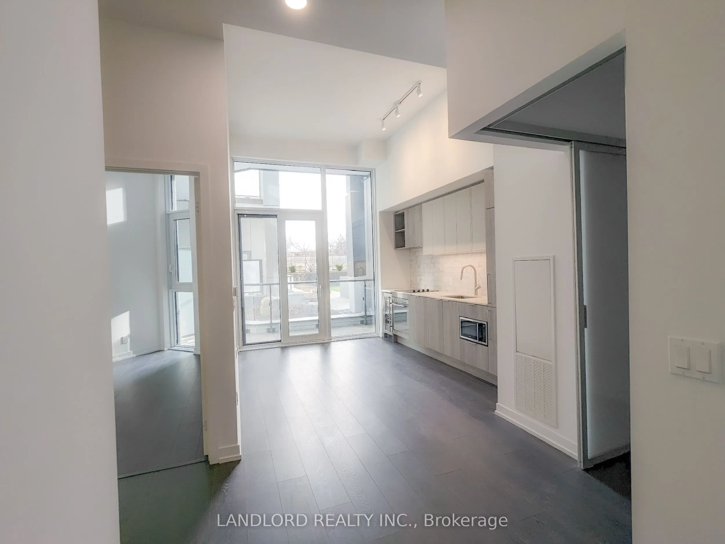 2020 Bathurst Street, #201