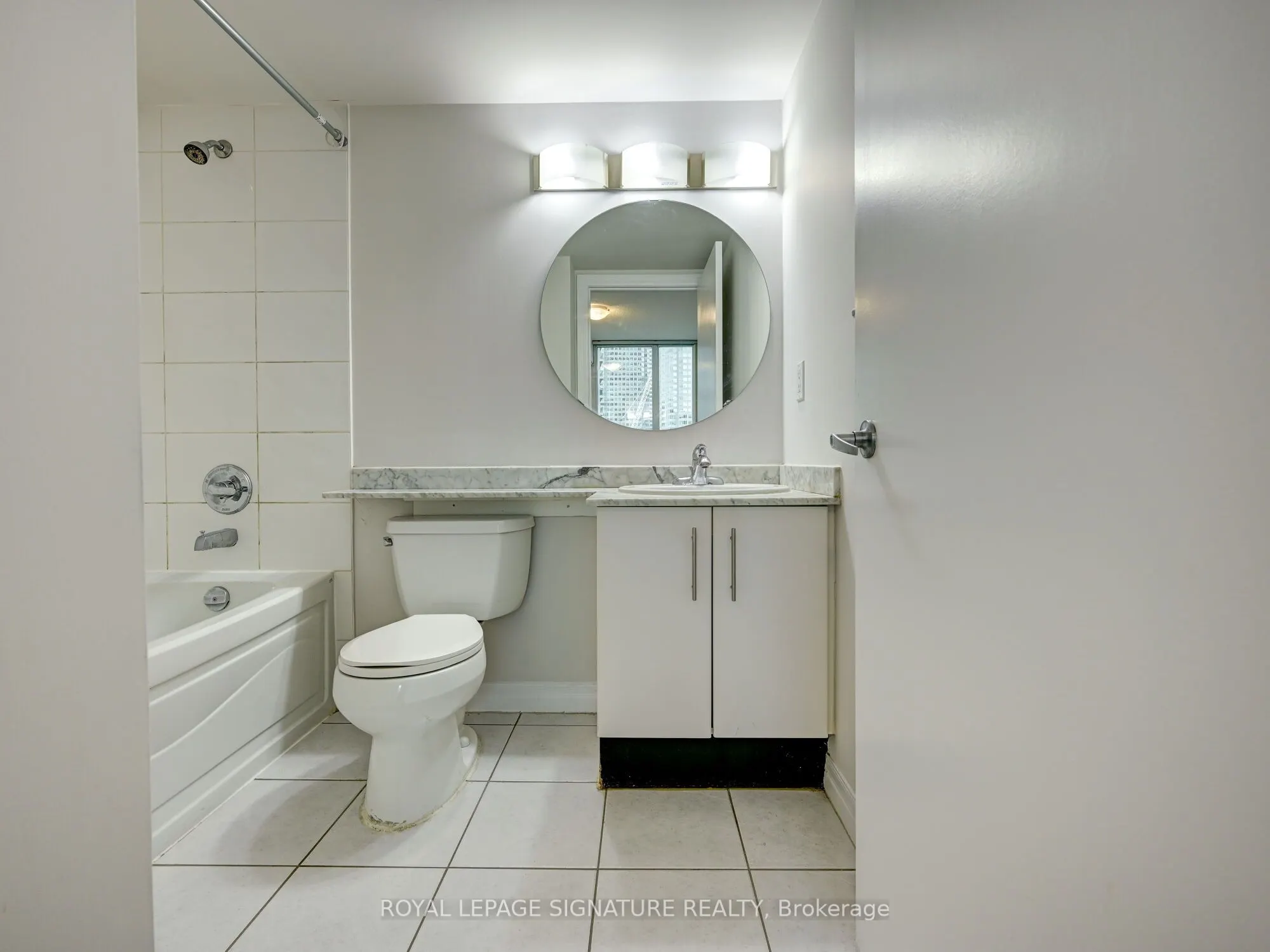 16 Yonge Street, #1202