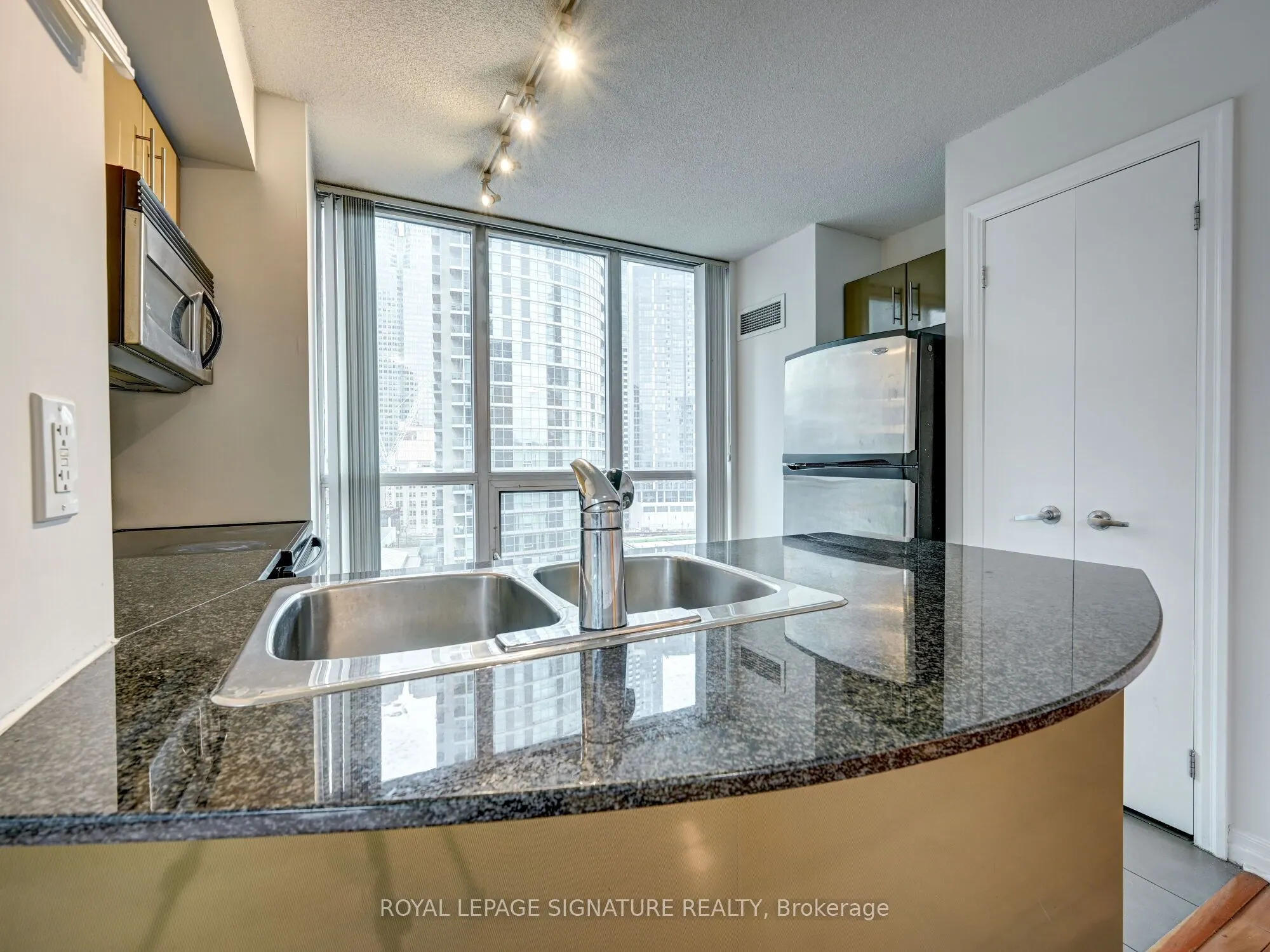 16 Yonge Street, #1202