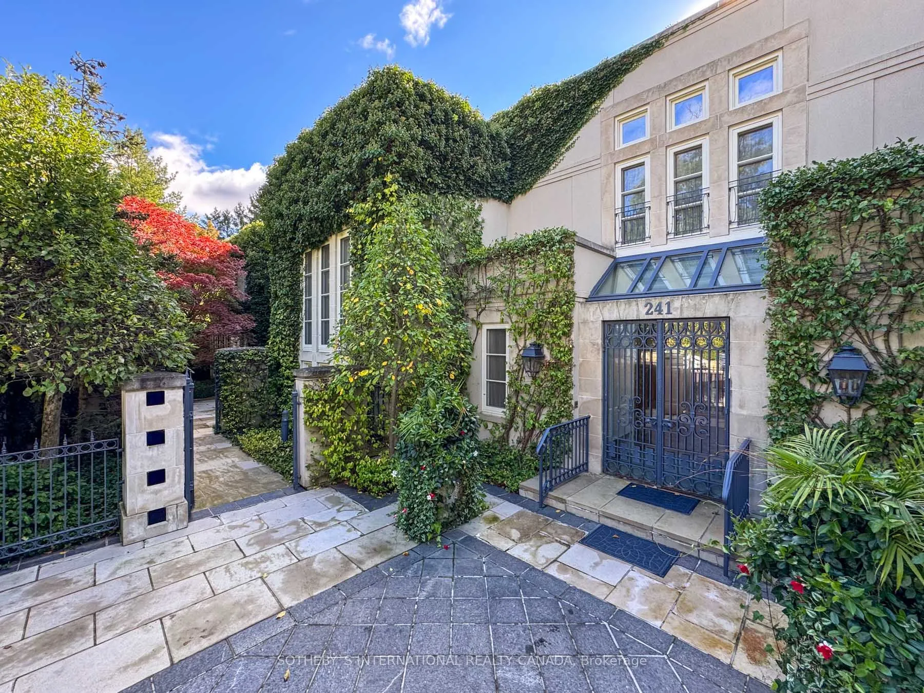241 Strathallan Wood
