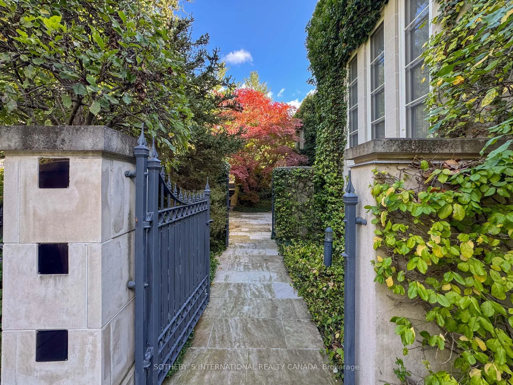 241 Strathallan Wood