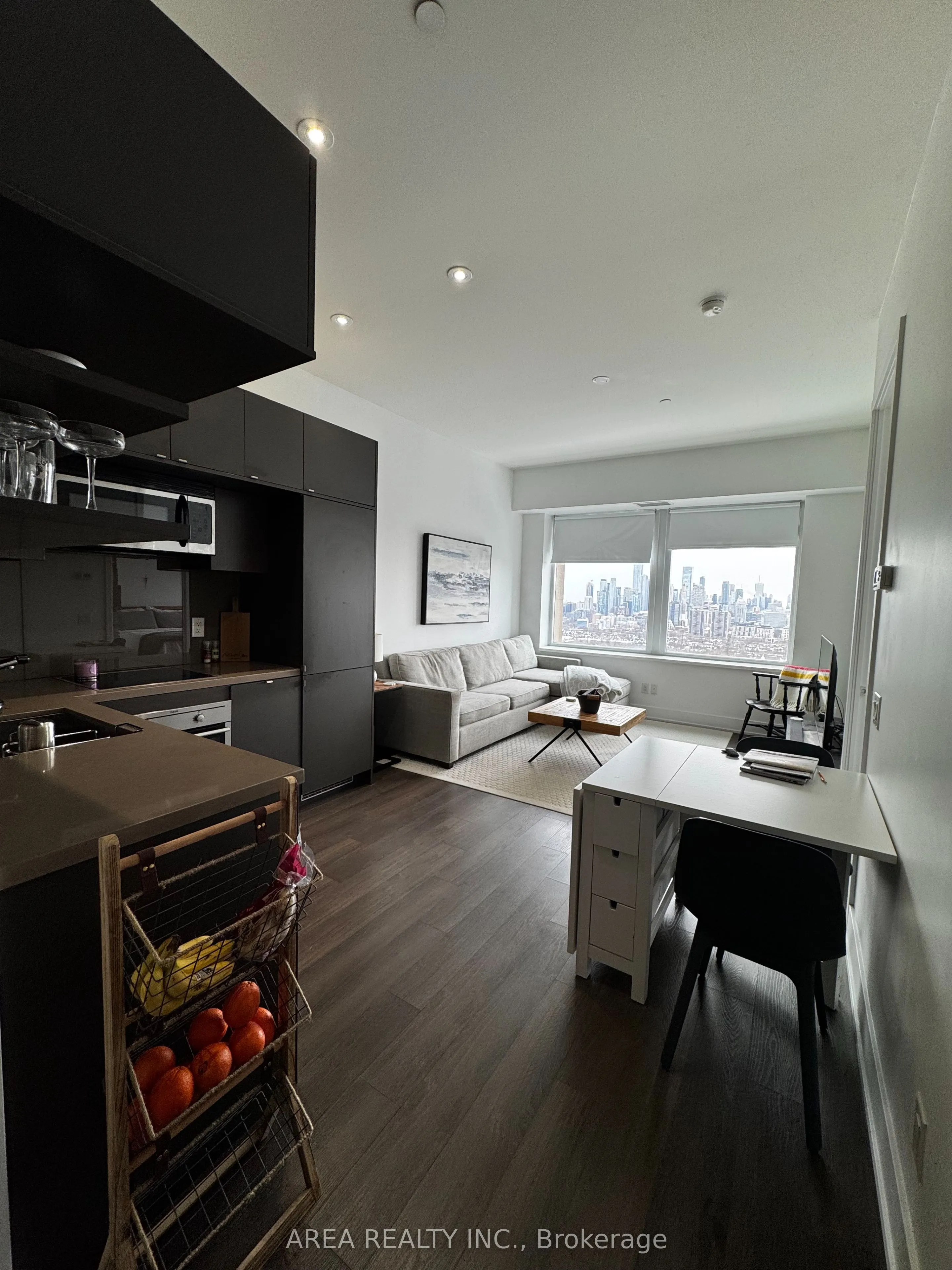 111 St Clair Avenue W, #1418