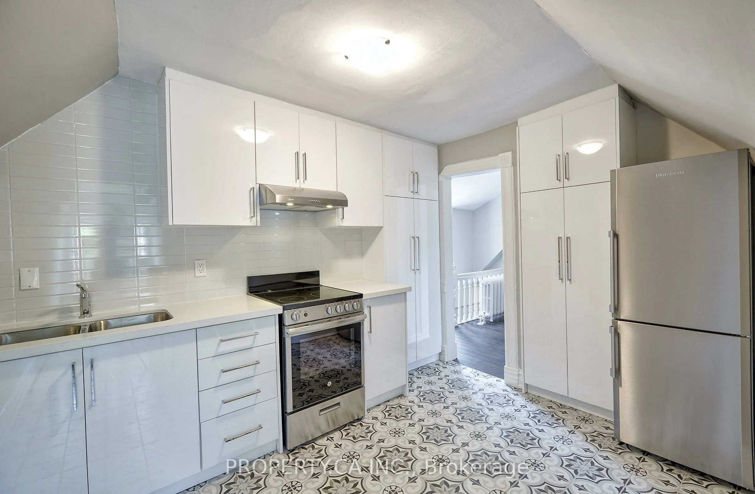 345 Gladstone Avenue, #Upper